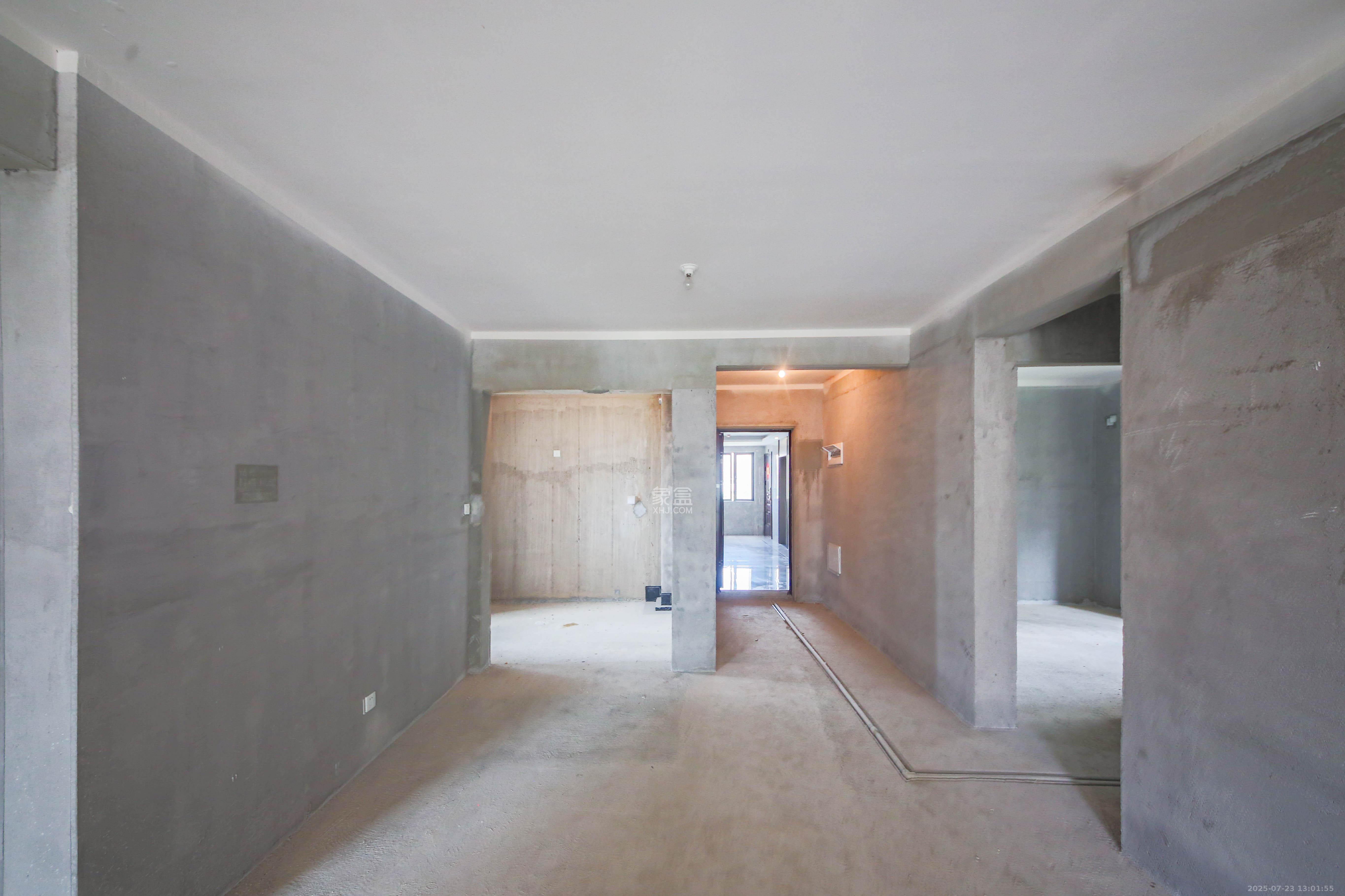 中建钰和城  4室2厅2卫   170.00万客厅