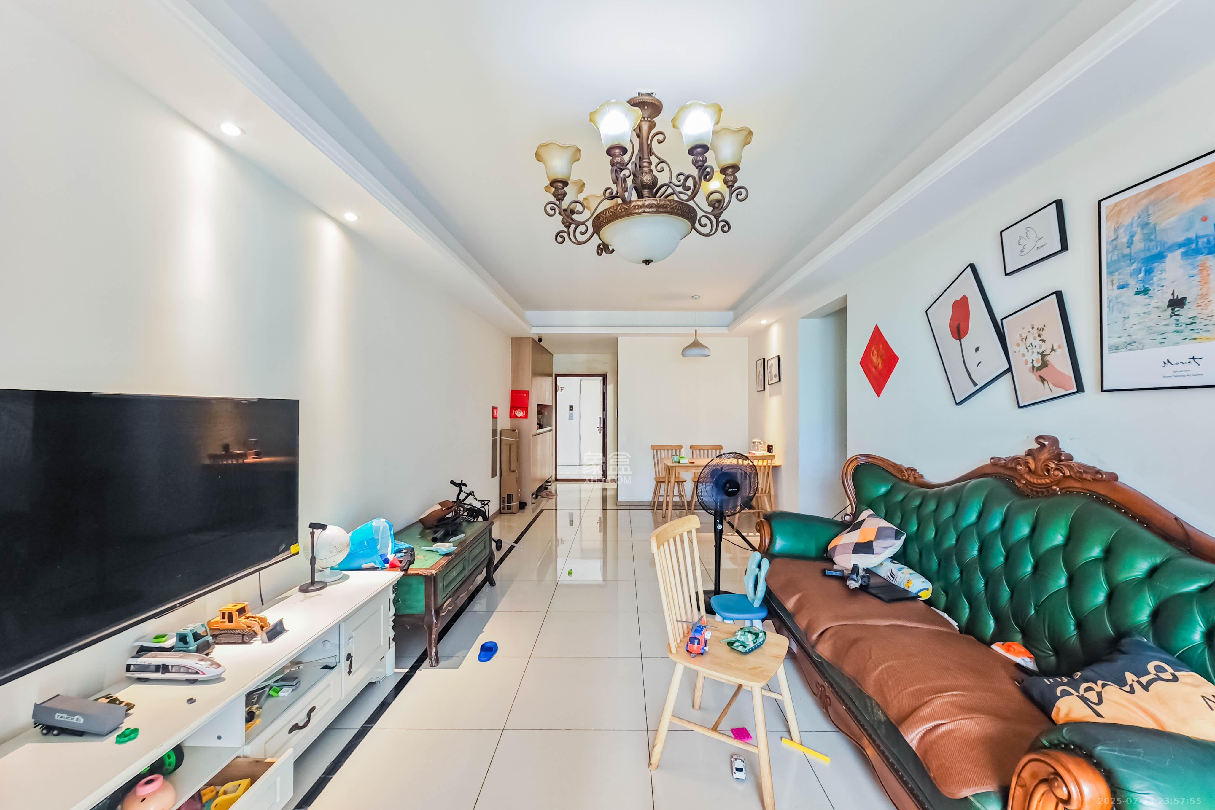 长沙高铁吾悦广场 3室2厅2卫 105.0万 长沙高铁吾悦广场 3室2厅2卫 105.0万客厅