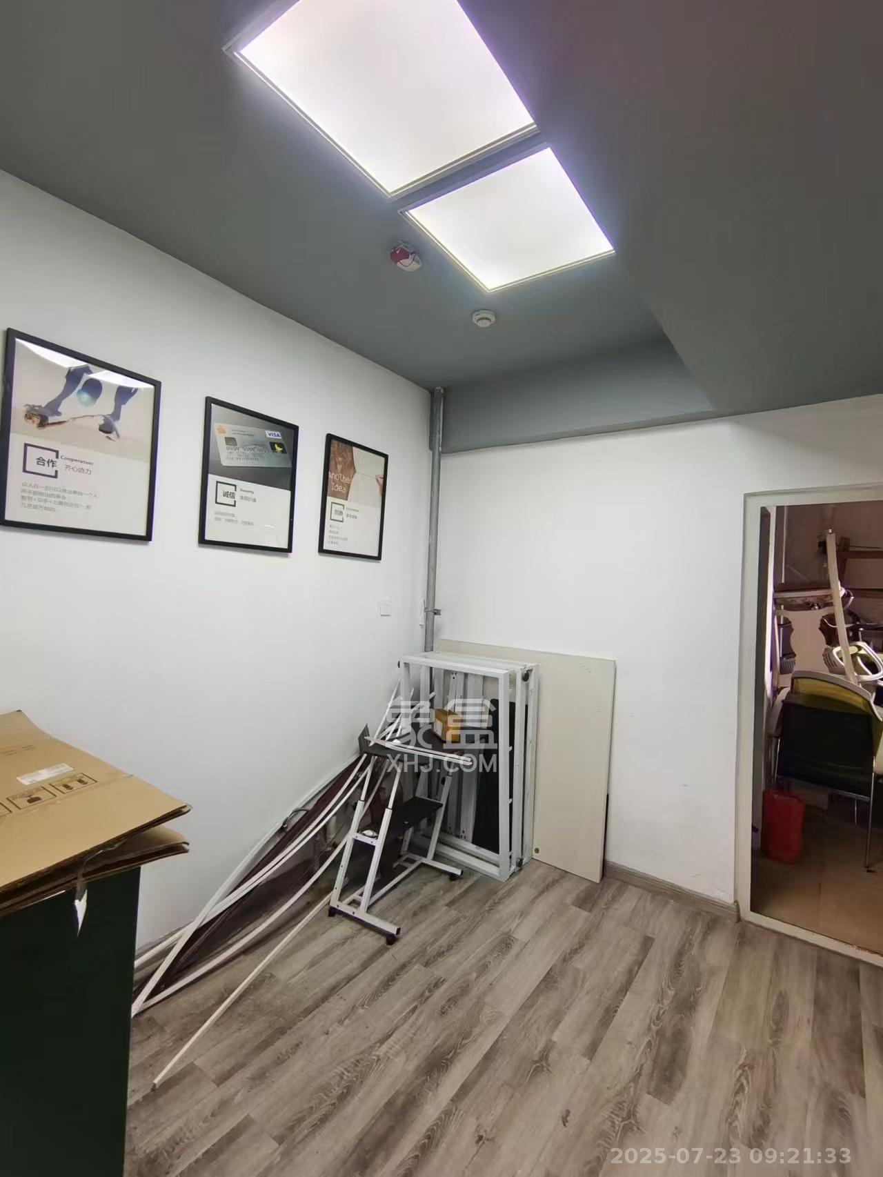 金色屋顶 3室2厅2卫 5000.0元/月 金色屋顶 3室2厅2卫 5000.0元/月室内图