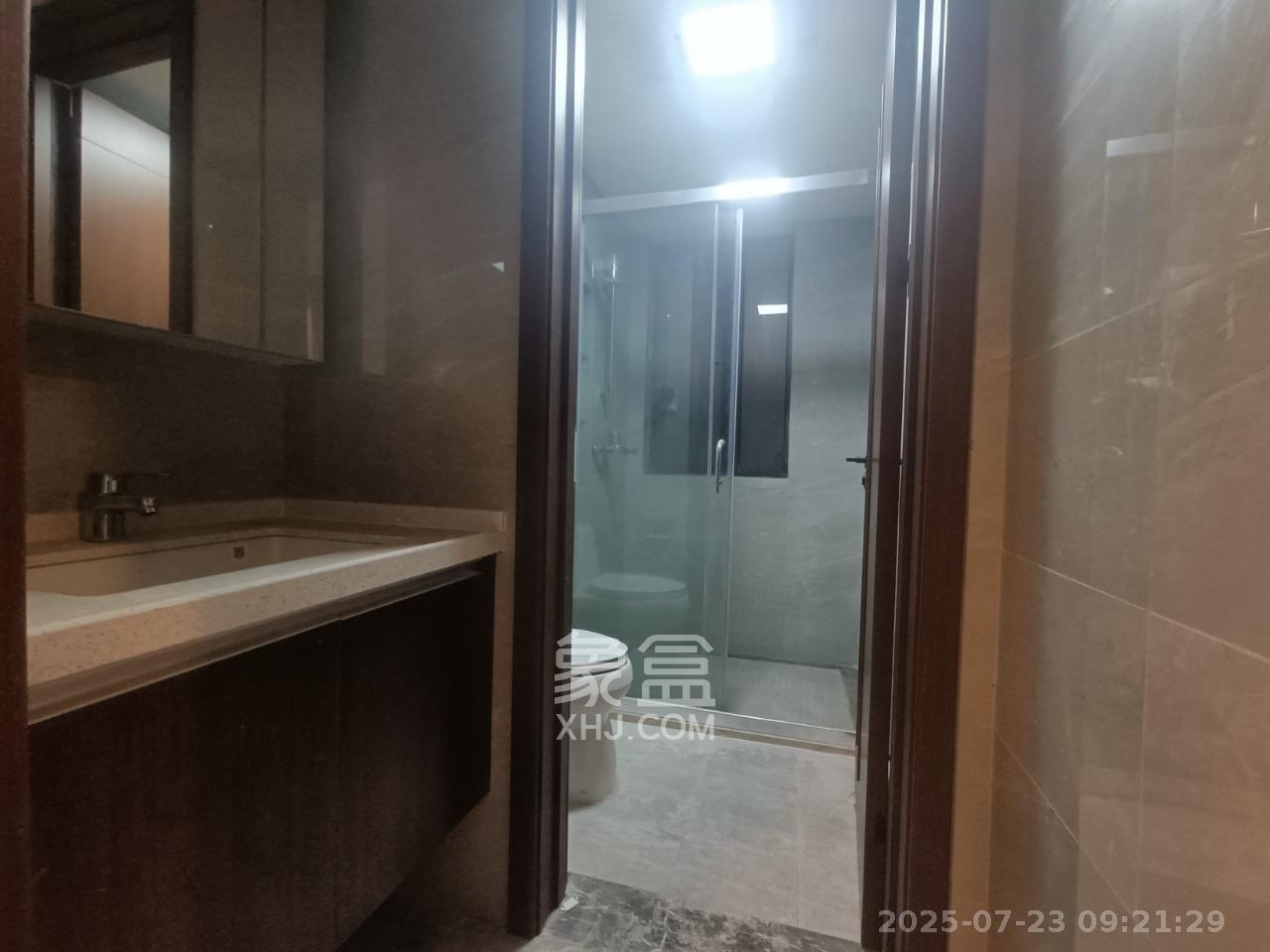 绿地长沙城际空间站(绿地新里佳苑) 5室2厅3卫 5500.0元/月 绿地长沙城际空间站(绿地新里佳苑) 5室2厅3卫 5500.0元/月室内图