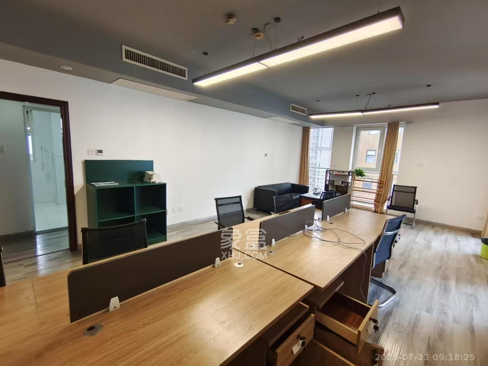 金色屋顶 3室2厅2卫 5000.0元/月 金色屋顶 3室2厅2卫 5000.0元/月室内图