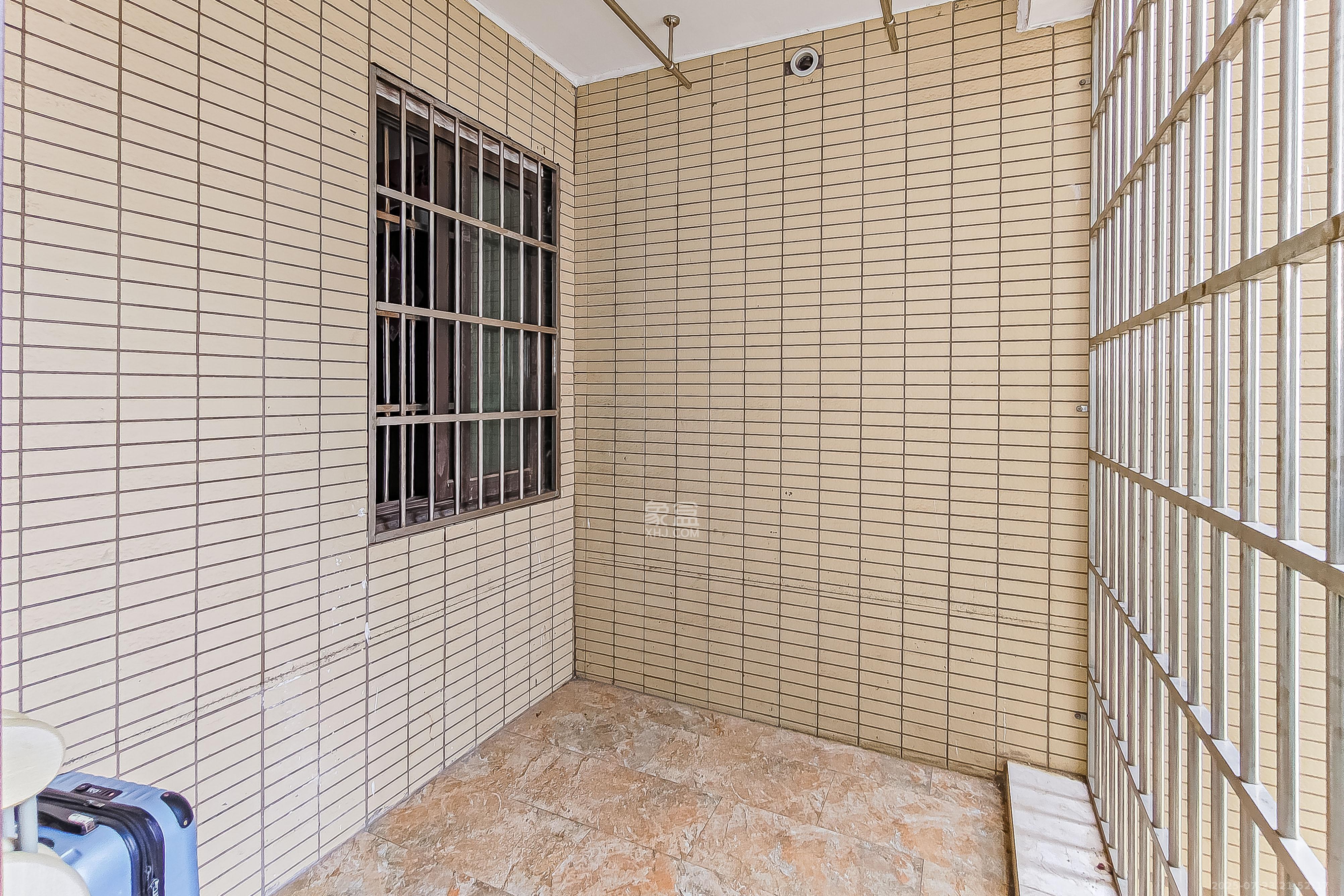 大鸿杰座  3室2厅2卫    137.8万 大鸿杰座  3室2厅2卫    137.8万阳台