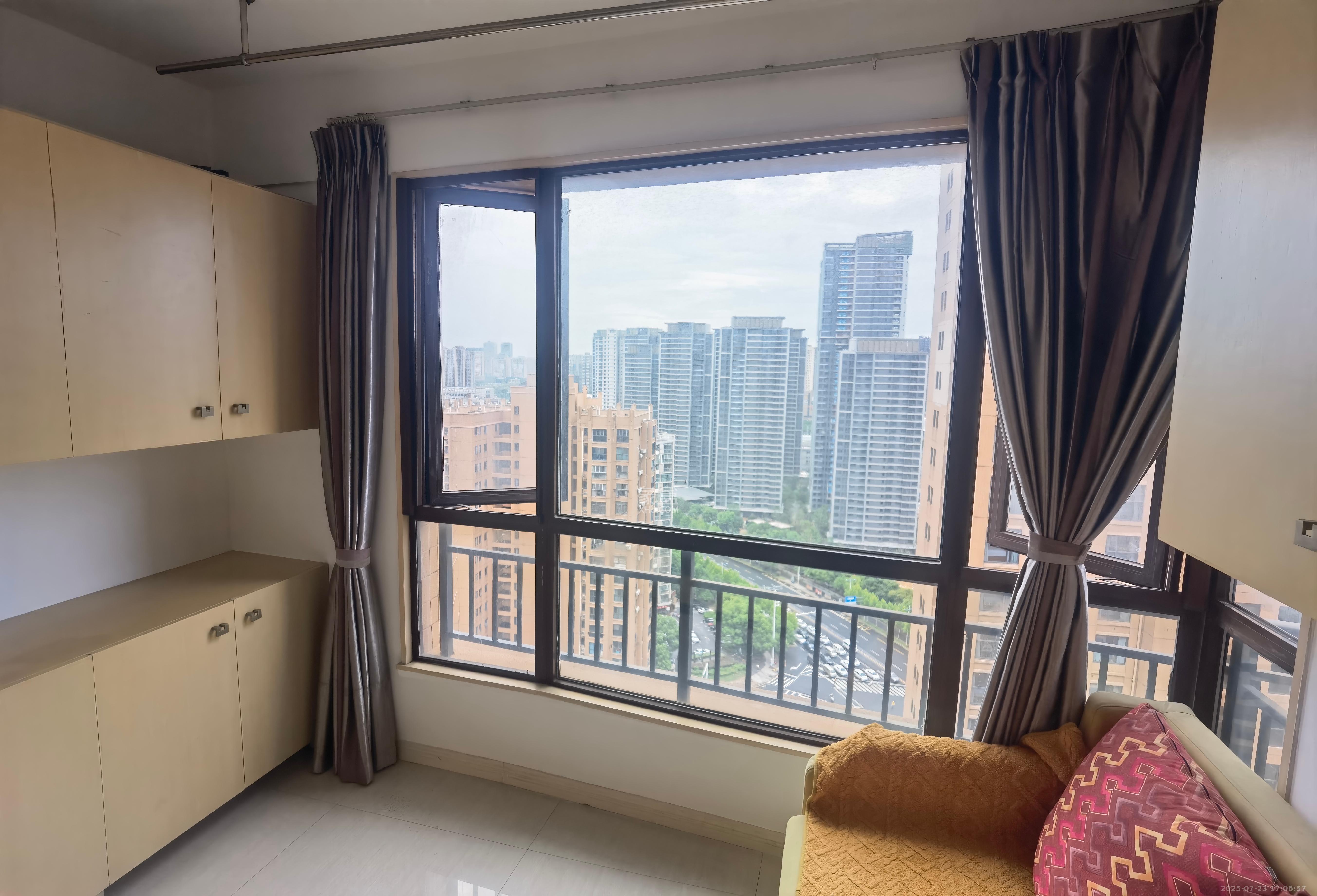 融科檀香山(融科紫檀、香山国际) 2室2厅1卫 3200.0元/月 融科檀香山(融科紫檀、香山国际) 2室2厅1卫 3200.0元/月室内图