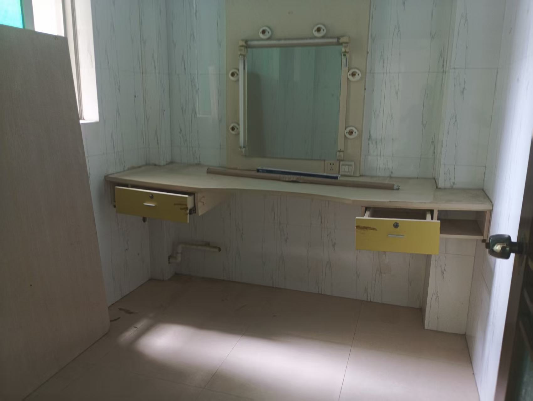 富豪大厦(富豪花园) 4室2厅2卫 4500.0元/月 富豪大厦(富豪花园) 4室2厅2卫 4500.0元/月室内图