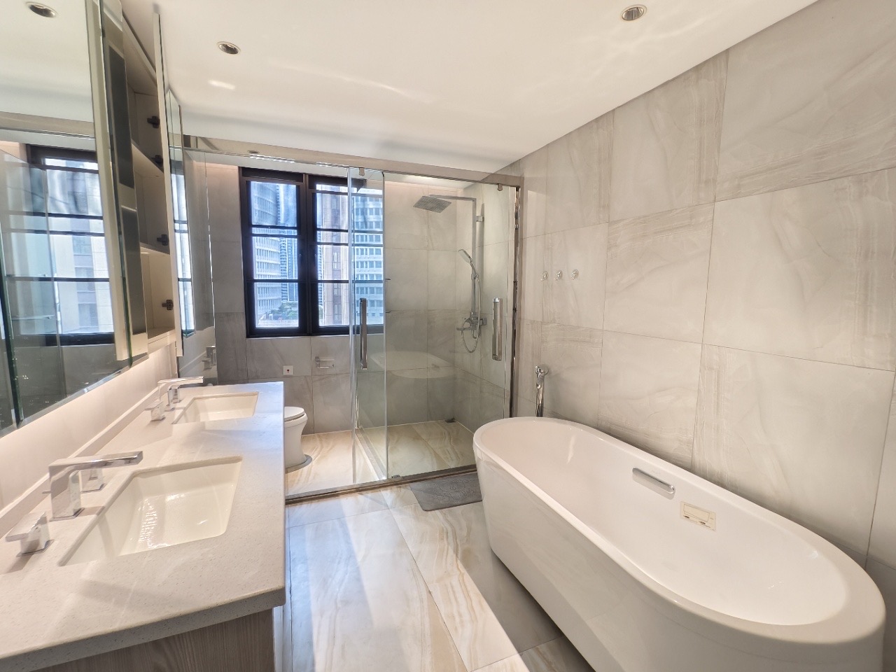 海航豪庭北苑 4室2厅3卫 6500.0元/月 海航豪庭北苑 4室2厅3卫 6500.0元/月室内图