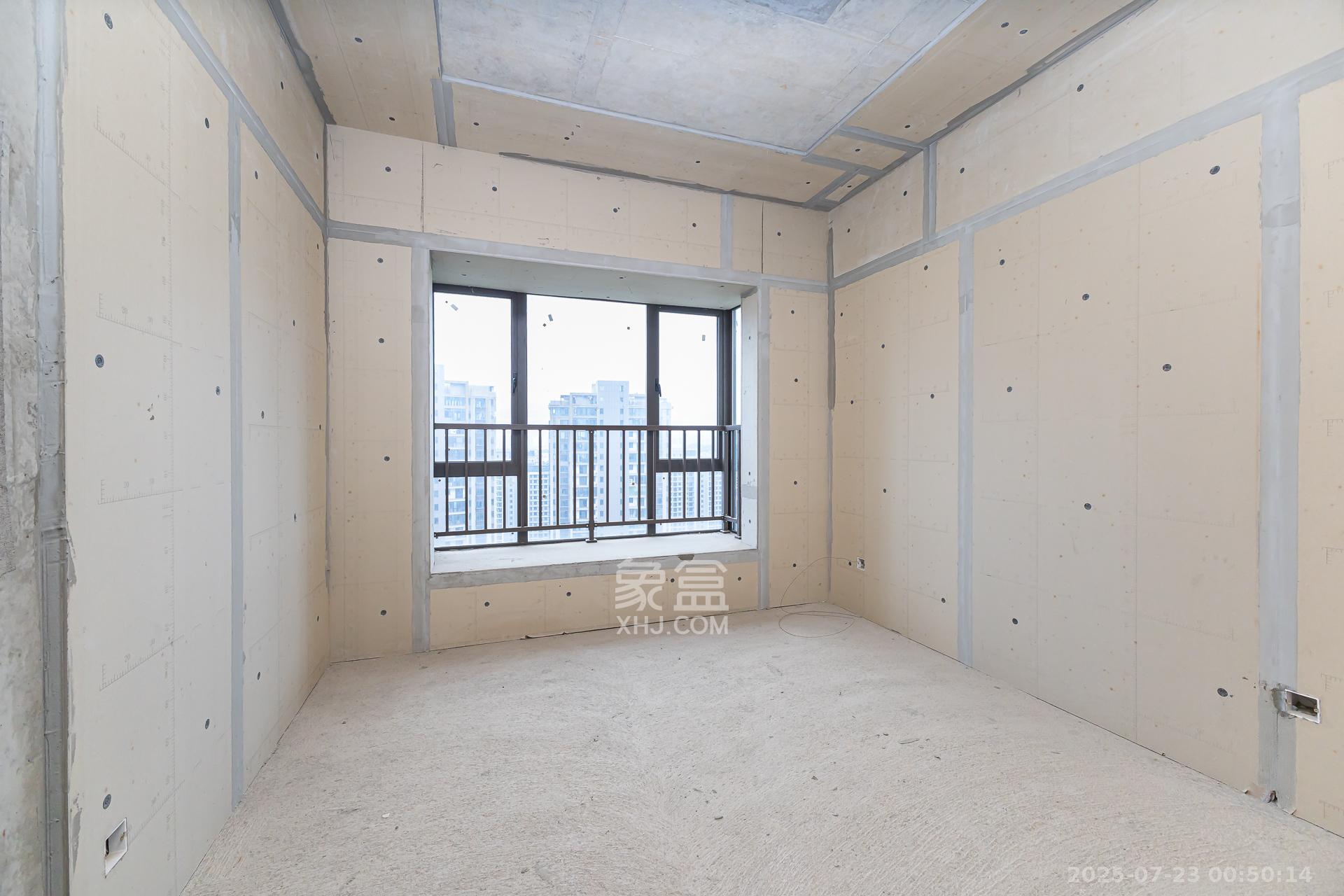 润和湘江天地E区  4室2厅2卫    240.0万 润和湘江天地E区  4室2厅2卫    240.0万卧室