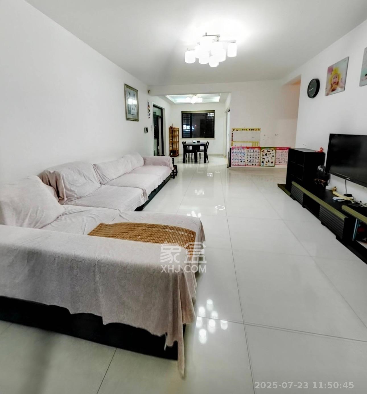 藏珑湖上国际花园  4室2厅2卫    3400.0元/月 藏珑湖上国际花园  4室2厅2卫    3400.0元/月