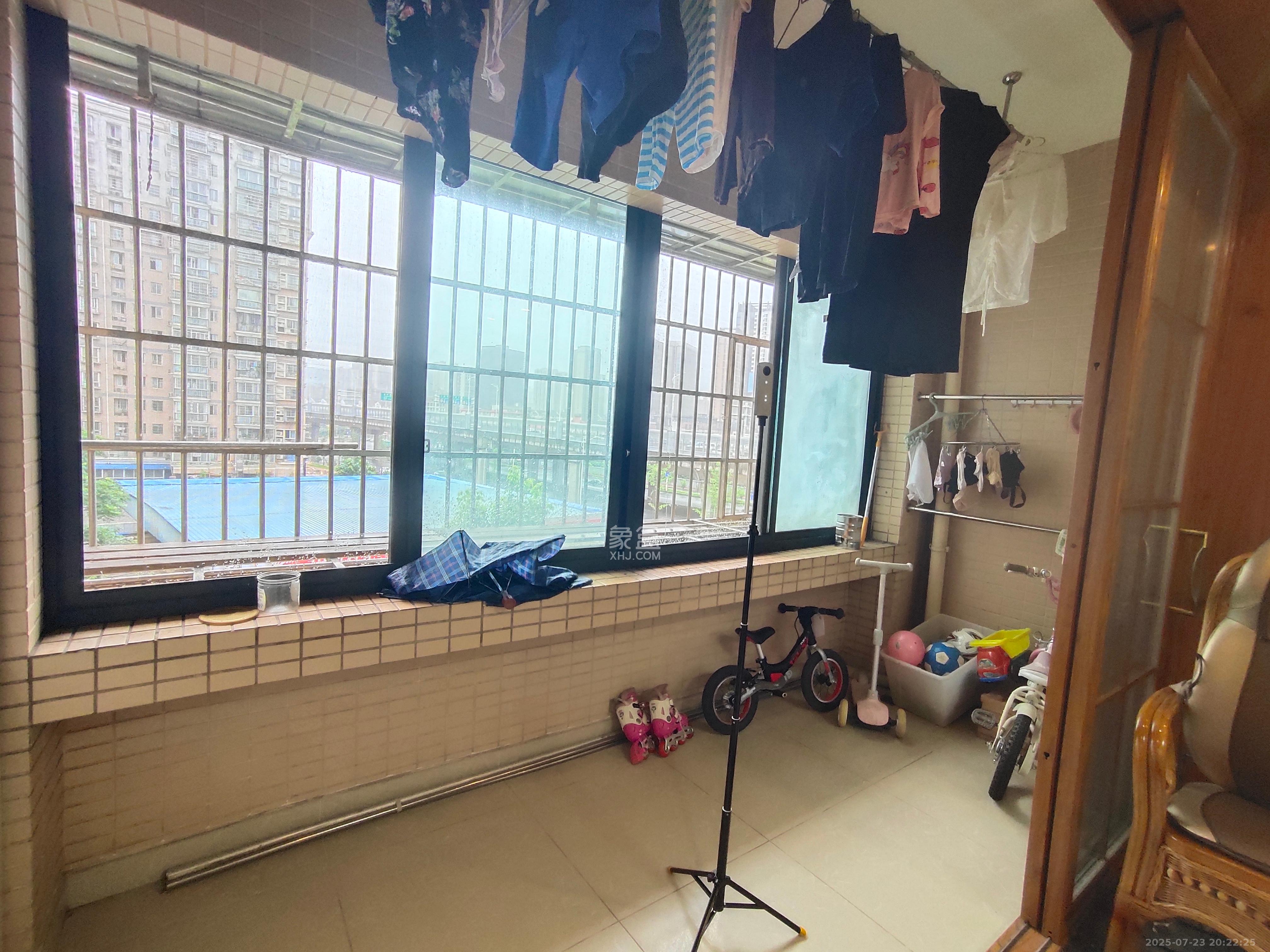中城丽景香山园  3室2厅2卫   3000.00元/月室内图