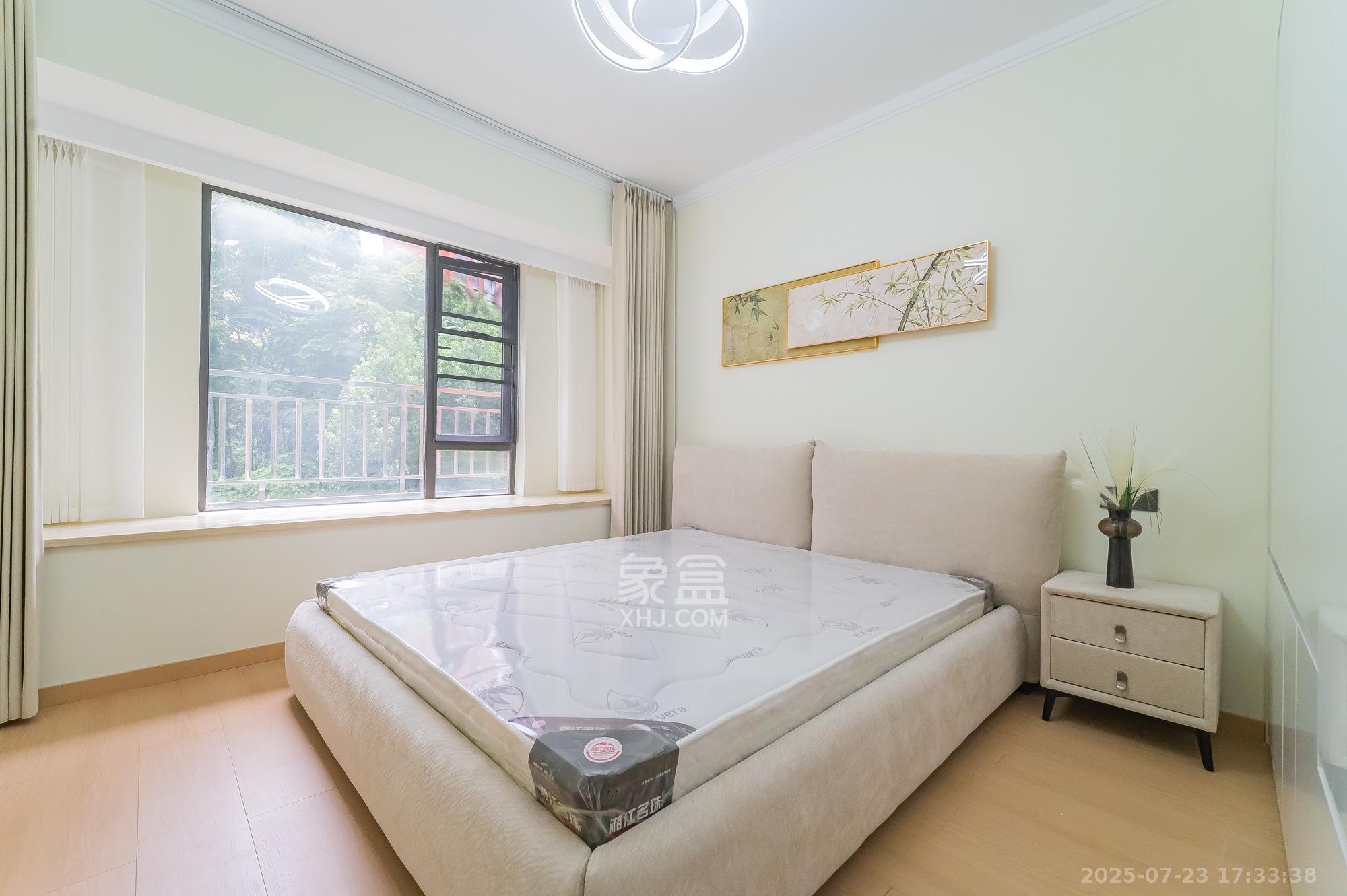 华润凤凰城二期  4室2厅1卫    82.8万卧室