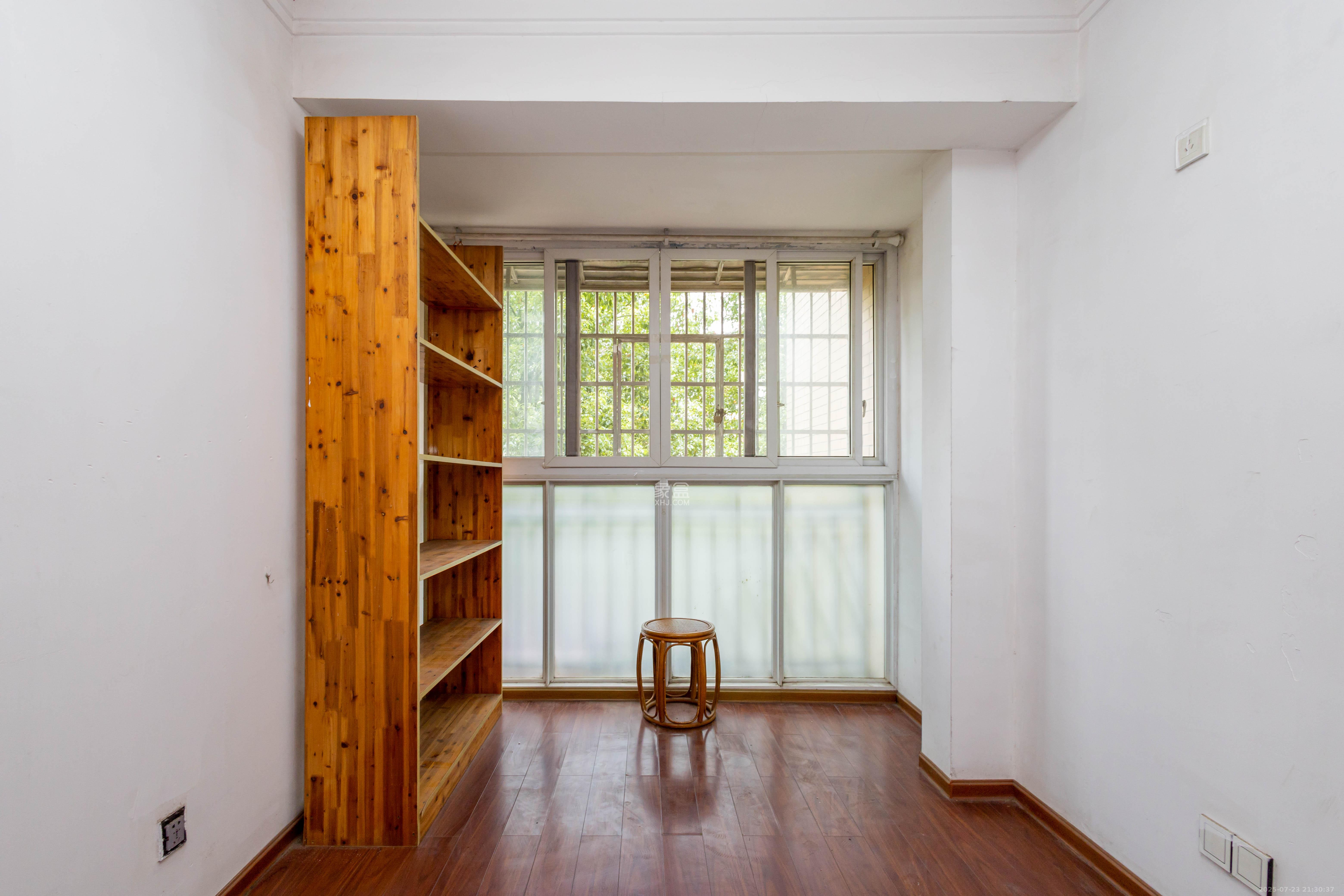 东岸锦城(东方人家)  3室2厅1卫   52.00万 东岸锦城(东方人家)  3室2厅1卫   52.00万卧室