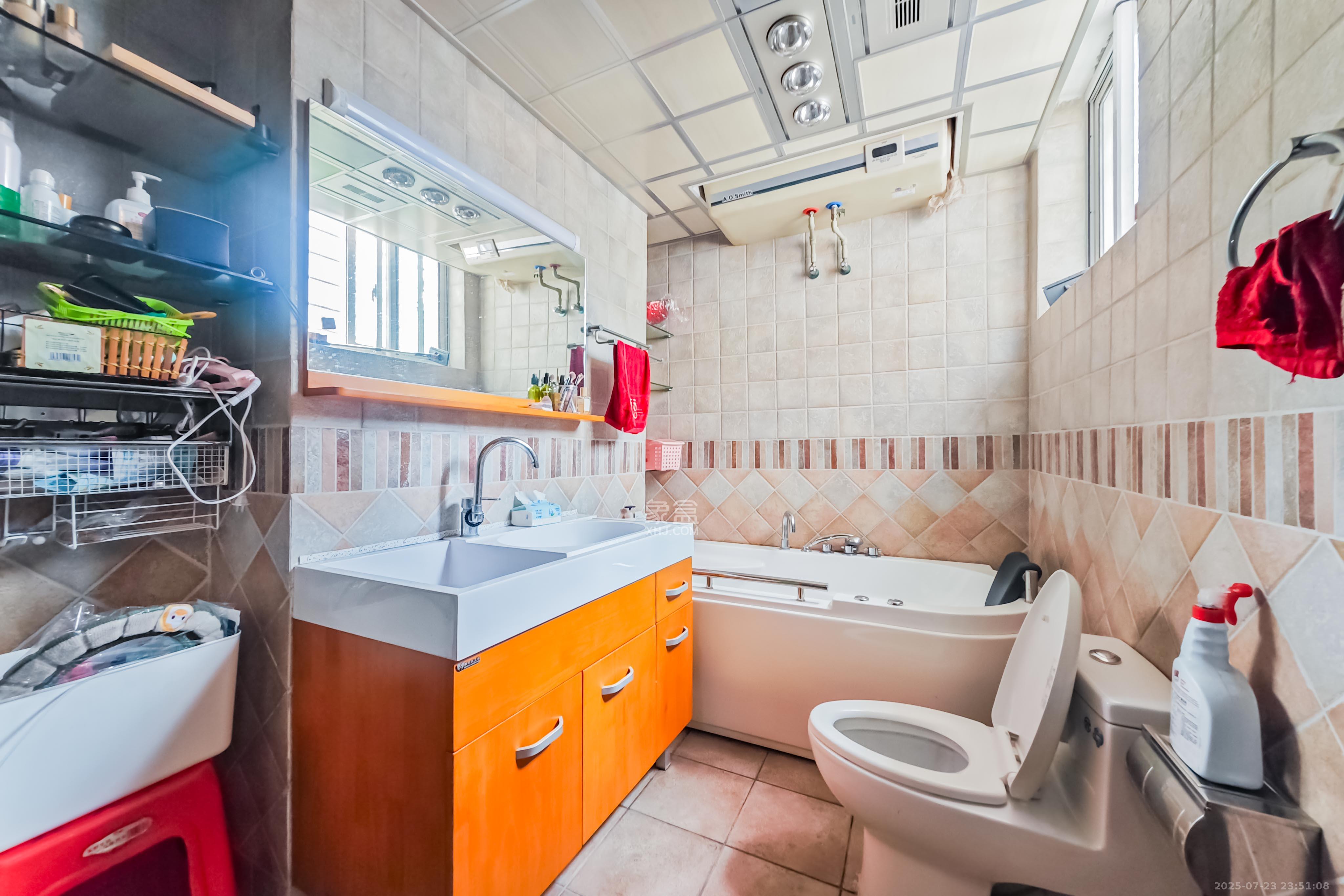 城市山水豪园(山水城市风景) 4室2厅2卫 113.0万 城市山水豪园(山水城市风景) 4室2厅2卫 113.0万卫生间