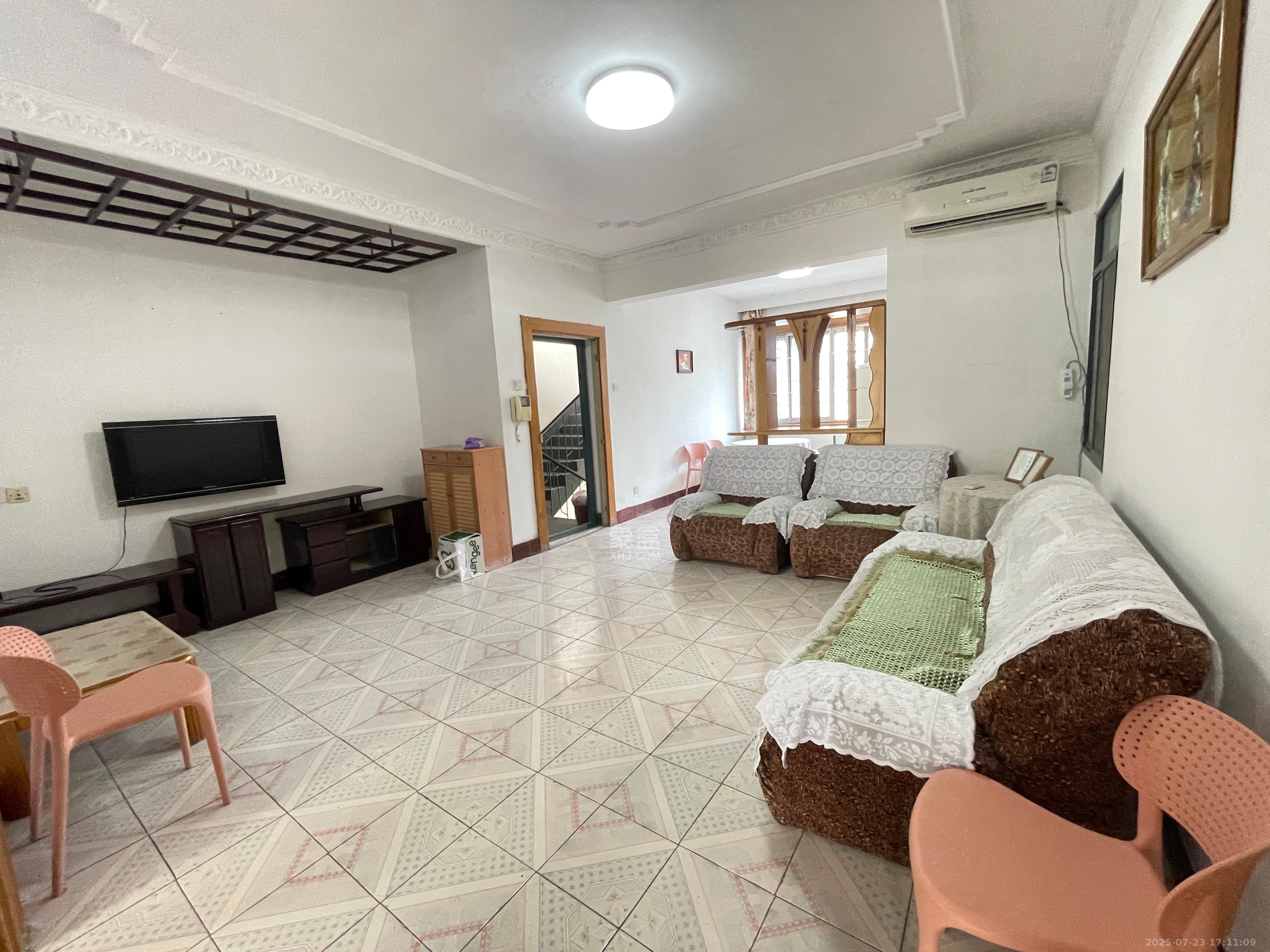 湘农桥社区 3室2厅2卫 2300.0元/月 湘农桥社区 3室2厅2卫 2300.0元/月室内图