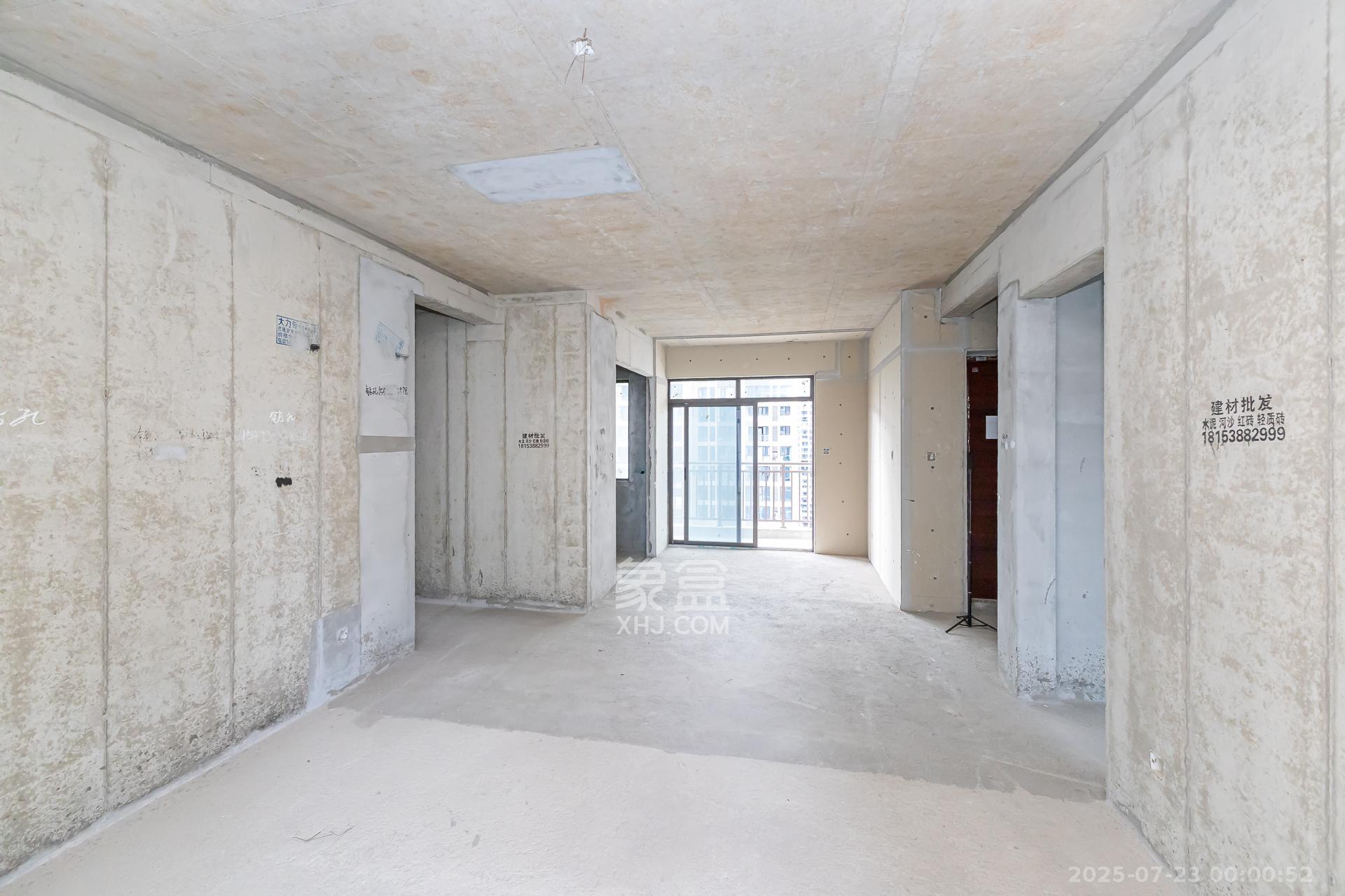 润和湘江天地E区 4室2厅3卫 160.0万 润和湘江天地E区 4室2厅3卫 160.0万客厅