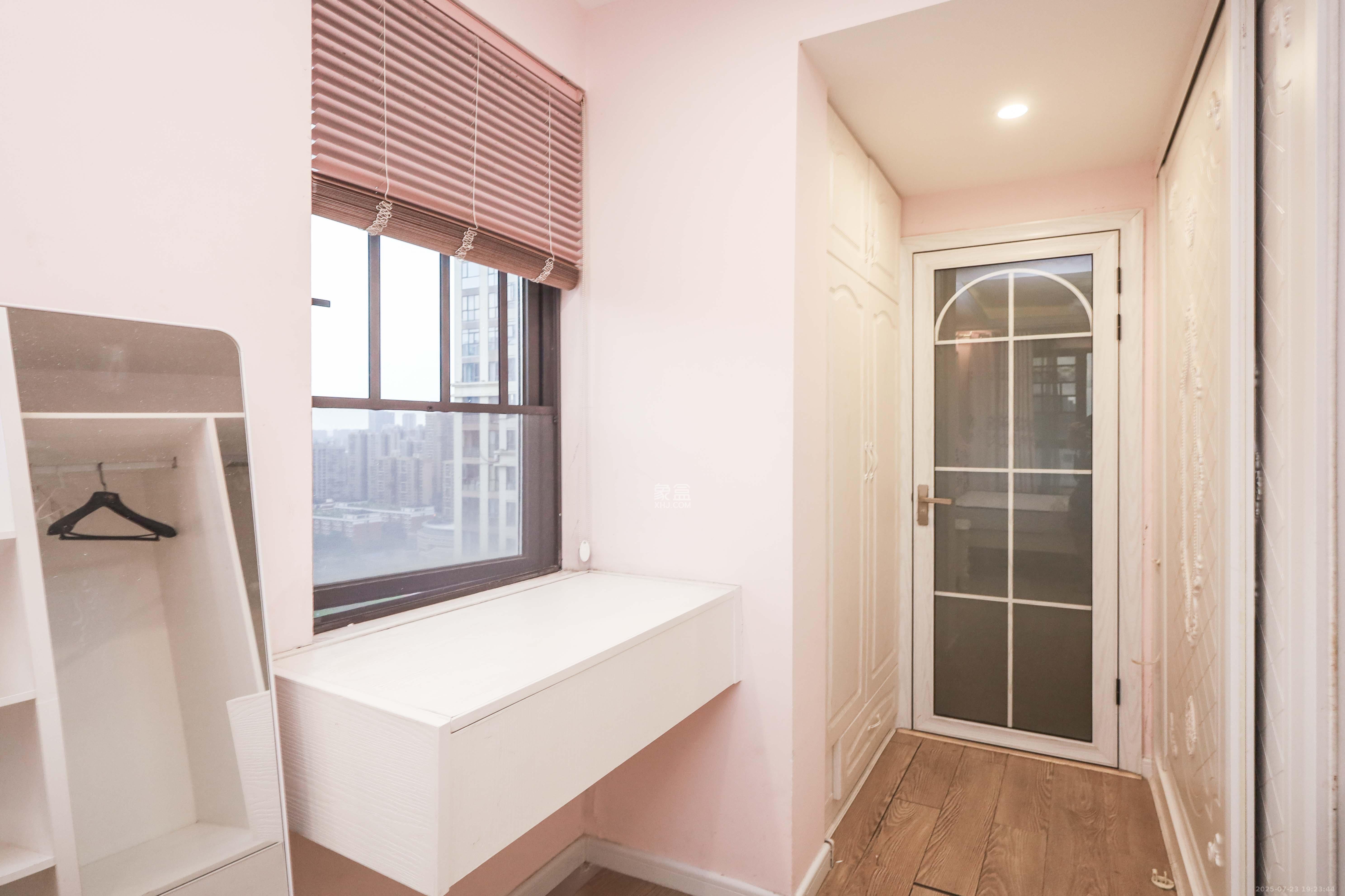 和泓梅溪四季 5室2厅2卫 205.0万 和泓梅溪四季 5室2厅2卫 205.0万卧室