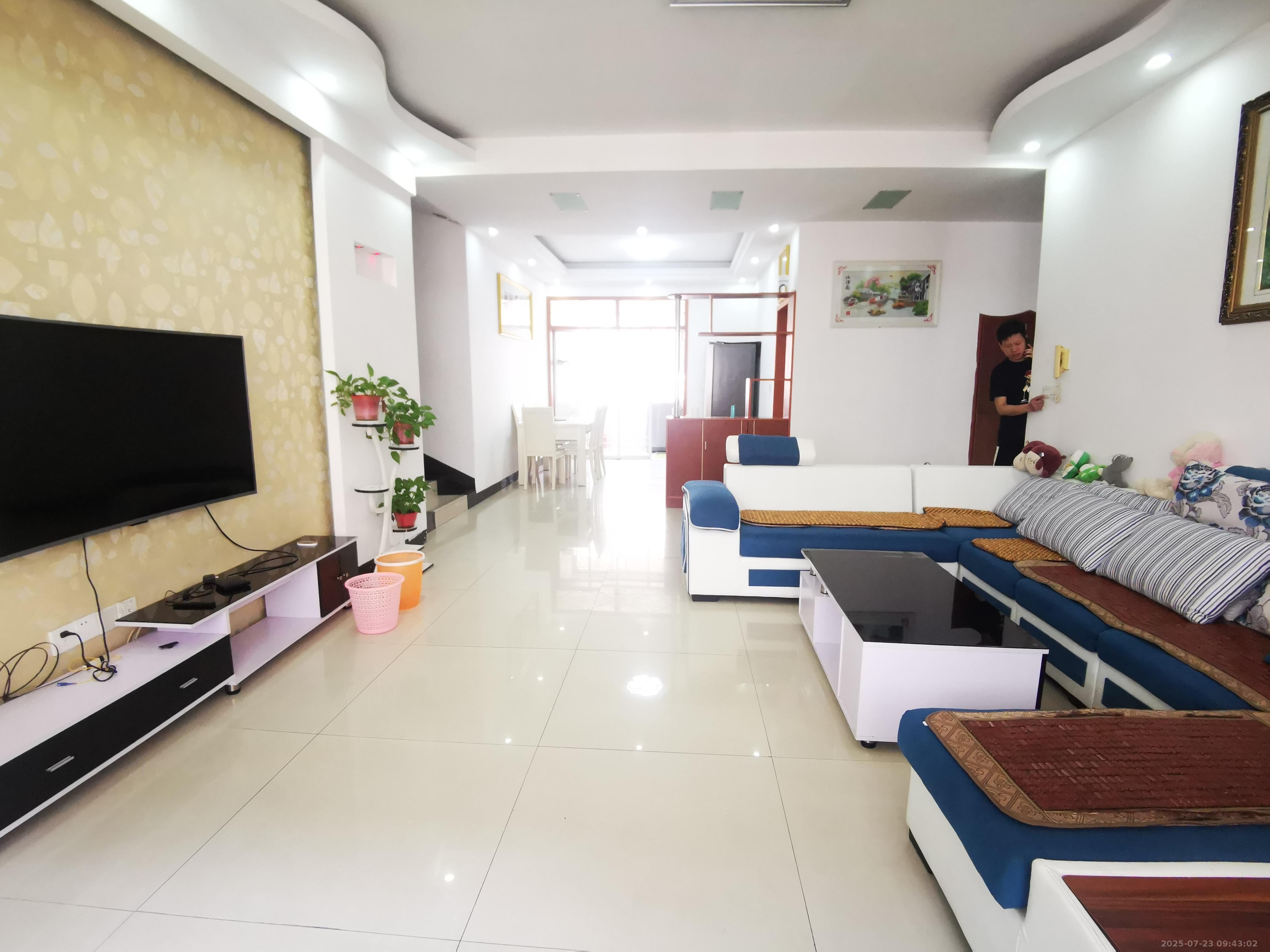 莲乡公寓  4室2厅1卫    1500.0元/月 莲乡公寓  4室2厅1卫    1500.0元/月室内图