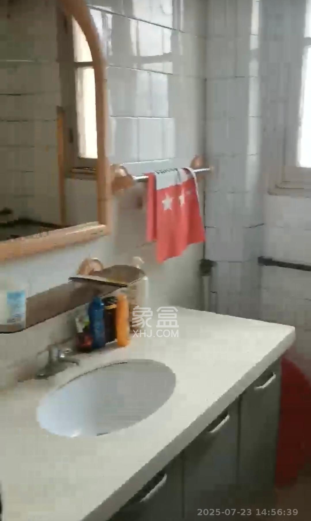 粮油局宿舍  2室1厅1卫    1000.0元/月 粮油局宿舍  2室1厅1卫    1000.0元/月室内图