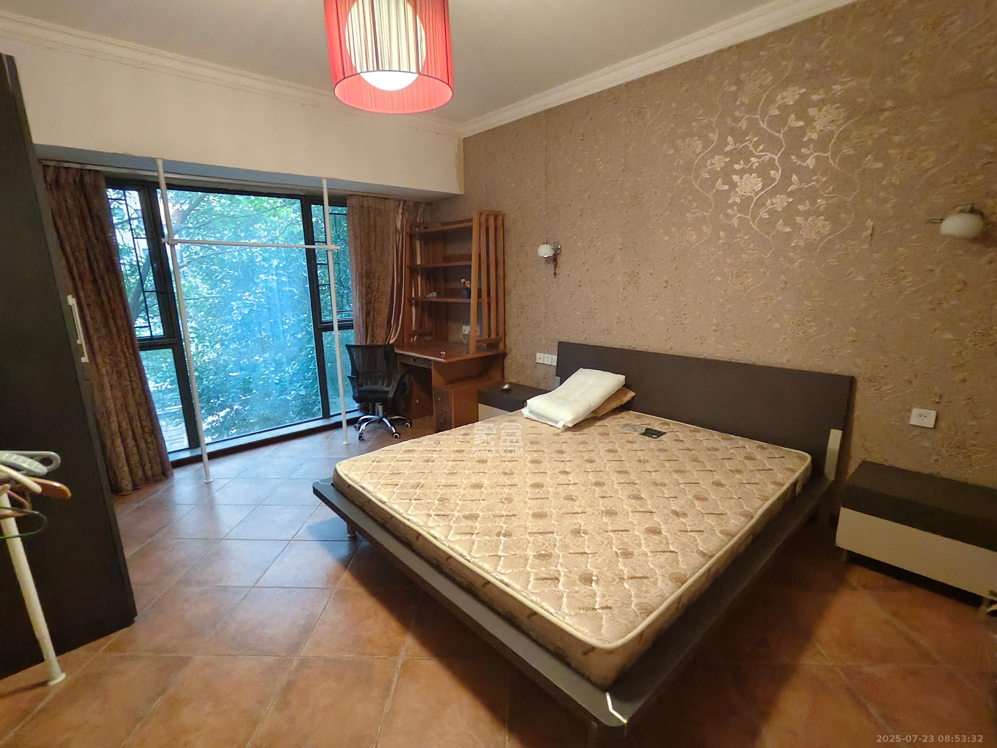 中城丽景香山园 3室2厅2卫 3500.0元/月 中城丽景香山园 3室2厅2卫 3500.0元/月室内图