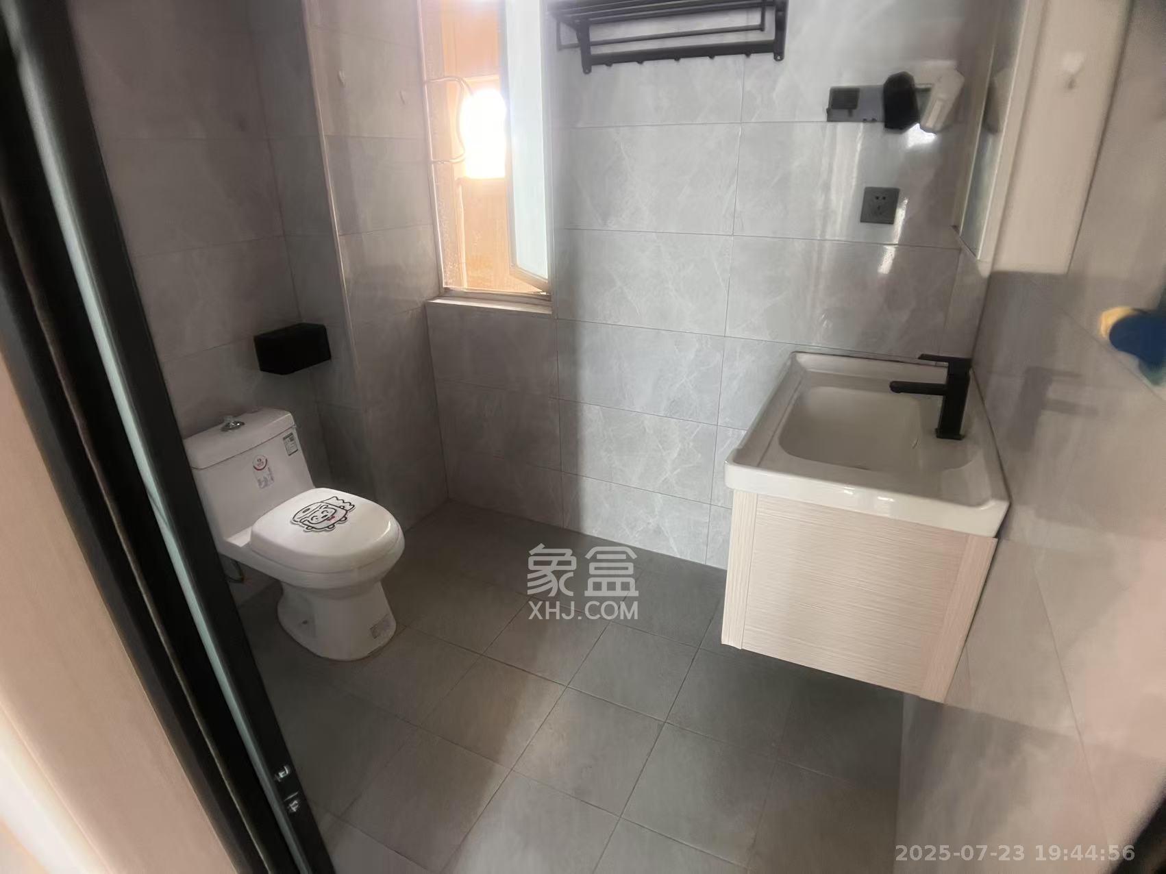光明E城  3室2厅2卫   3300.00元/月室内图