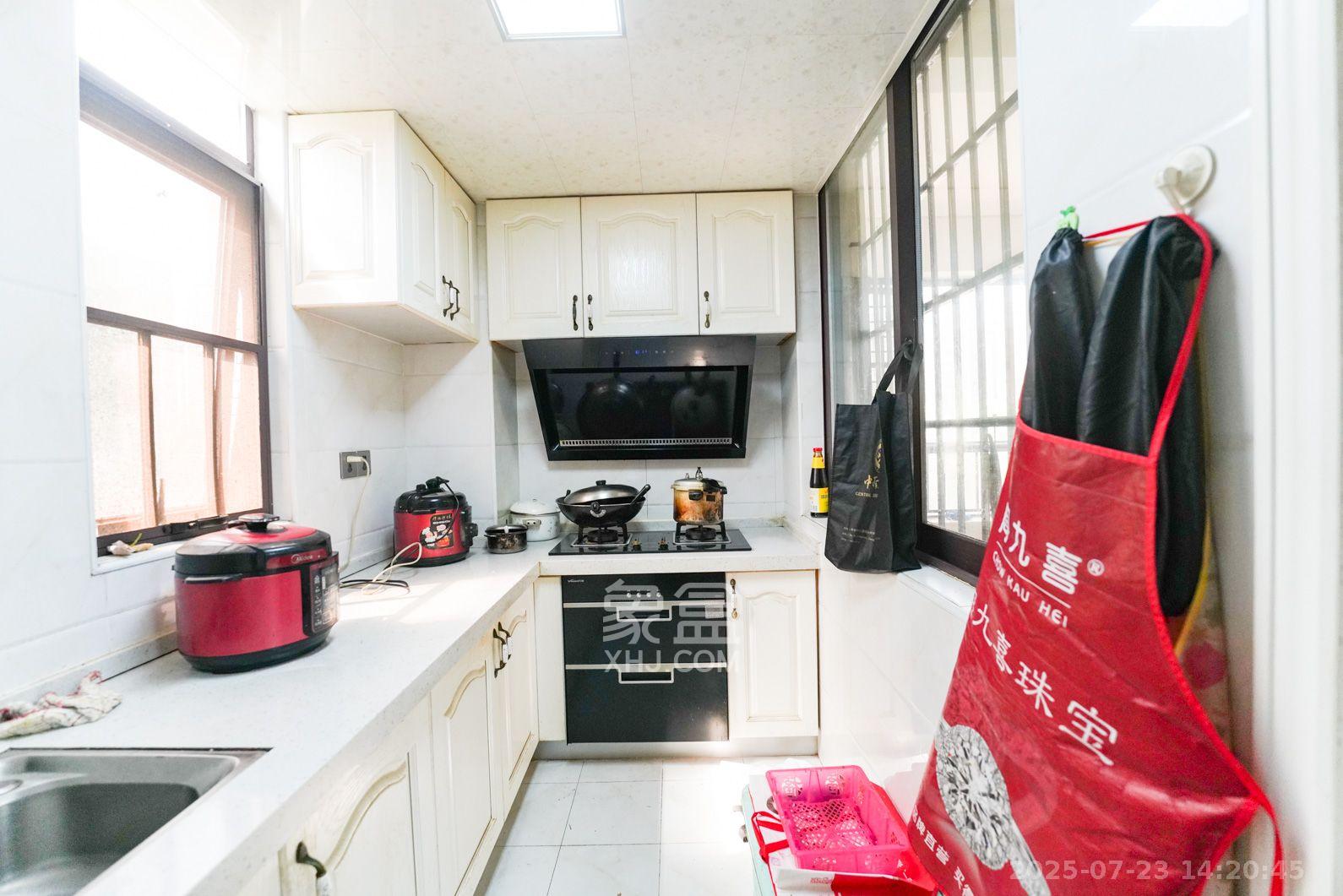 奥林匹克花园贡院三期 4室2厅2卫 2800.0元/月 奥林匹克花园贡院三期 4室2厅2卫 2800.0元/月室内图