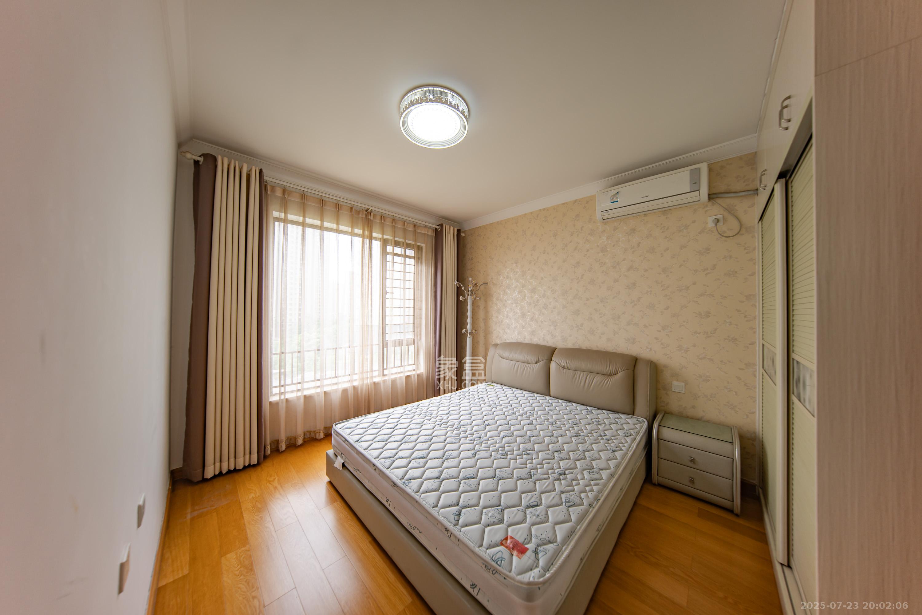 中海国际四期  3室2厅1卫    68.2万 中海国际四期  3室2厅1卫    68.2万卧室