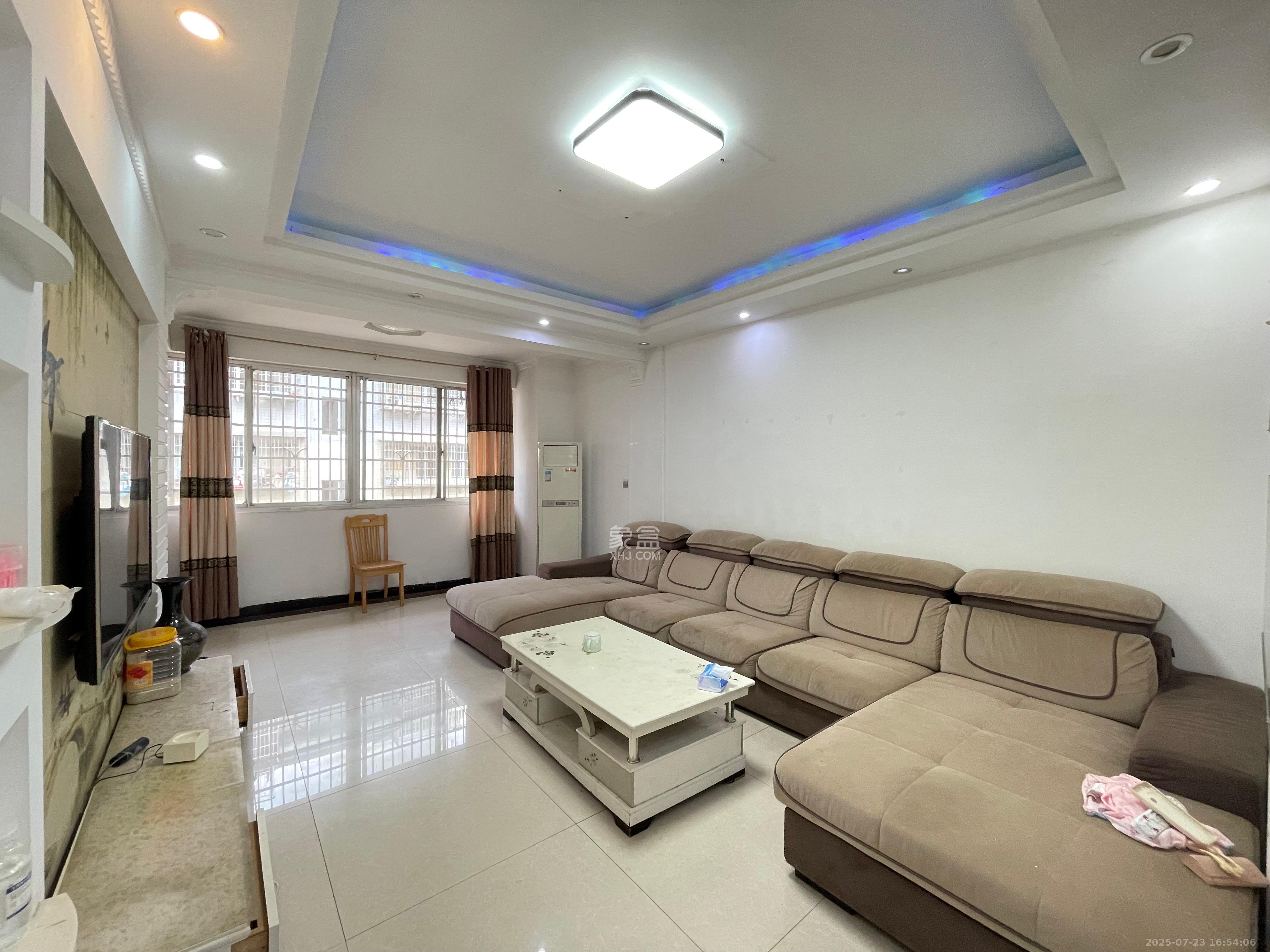 合平安置小区(东方国际石材城) 3室2厅1卫 1700.0元/月 合平安置小区(东方国际石材城) 3室2厅1卫 1700.0元/月室内图