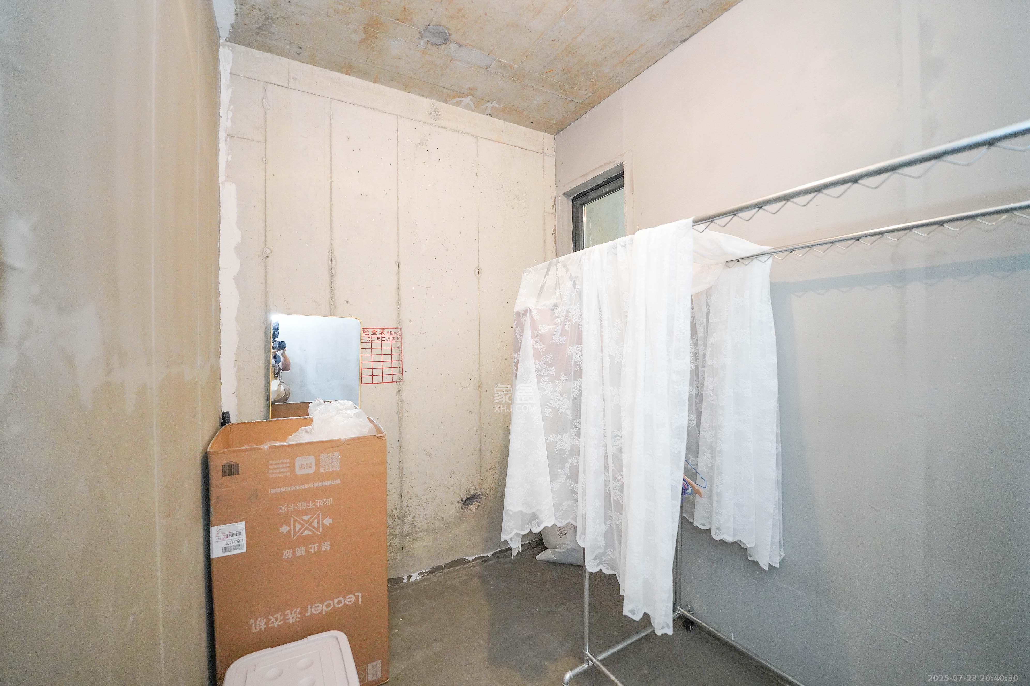 京盛和府  3室2厅2卫   101.00万卧室