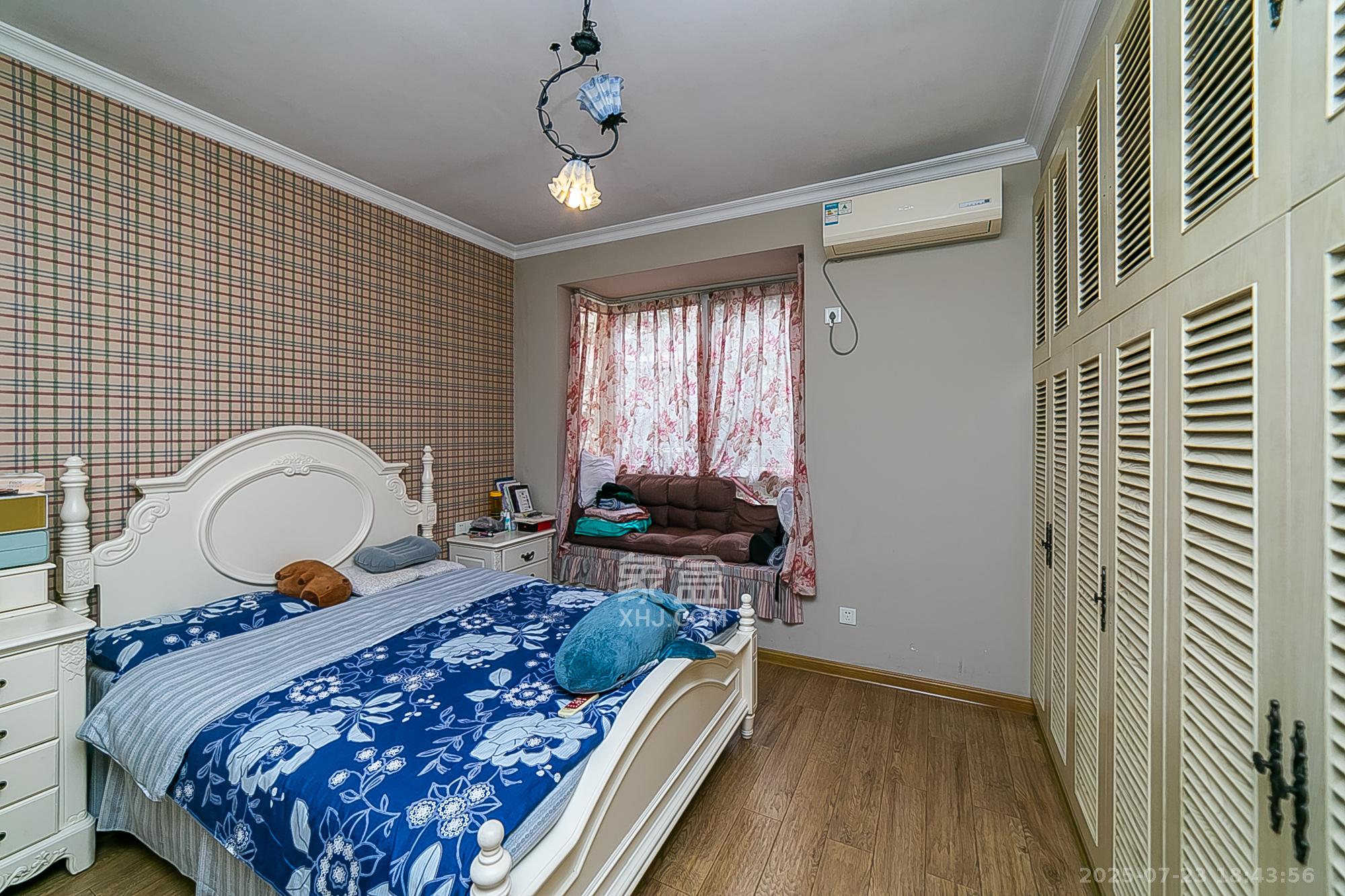 金碧文华 3室2厅1卫 88.0万 金碧文华 3室2厅1卫 88.0万卧室