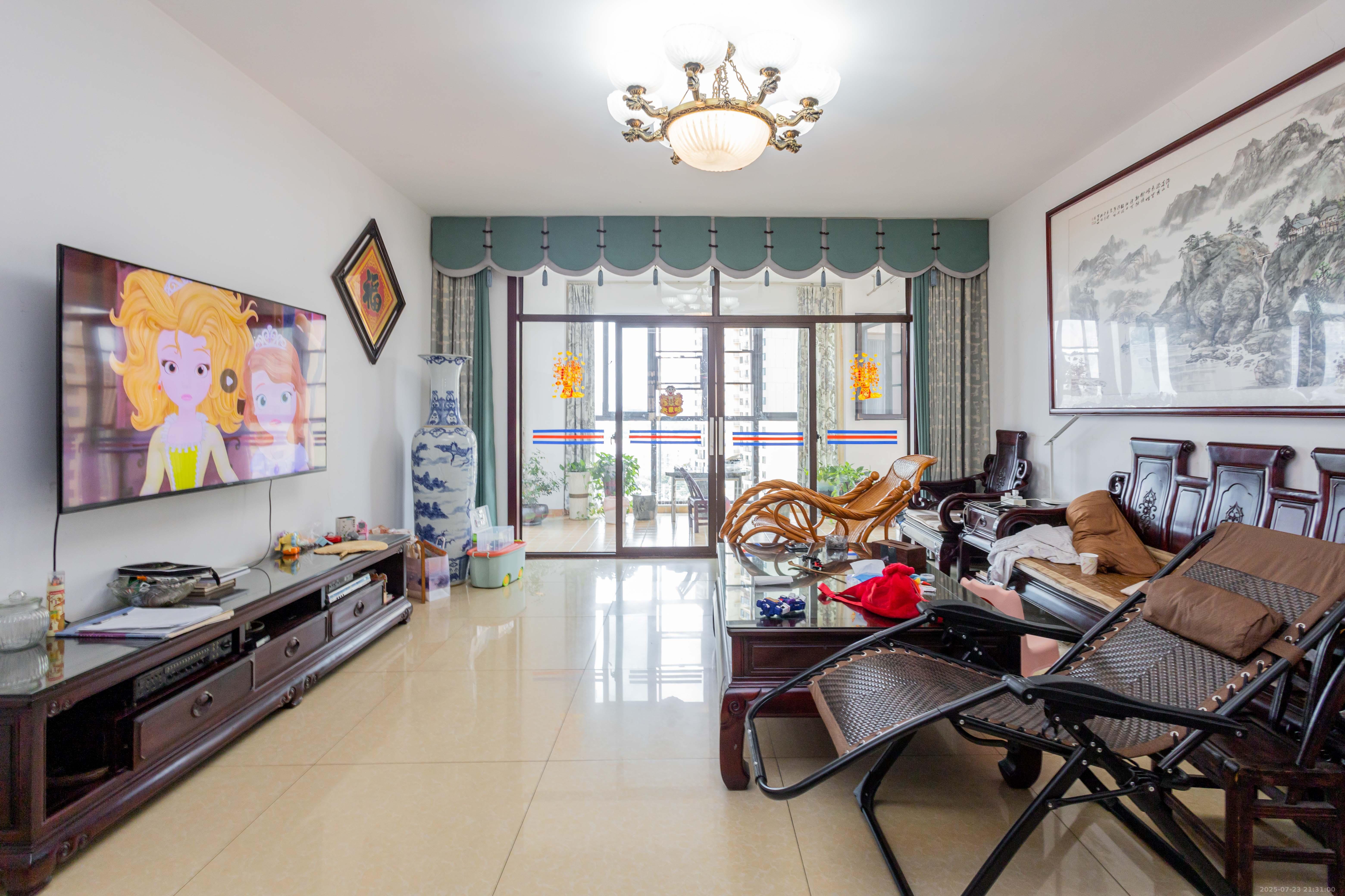 天园假日 4室2厅2卫 145.8万 天园假日 4室2厅2卫 145.8万客厅