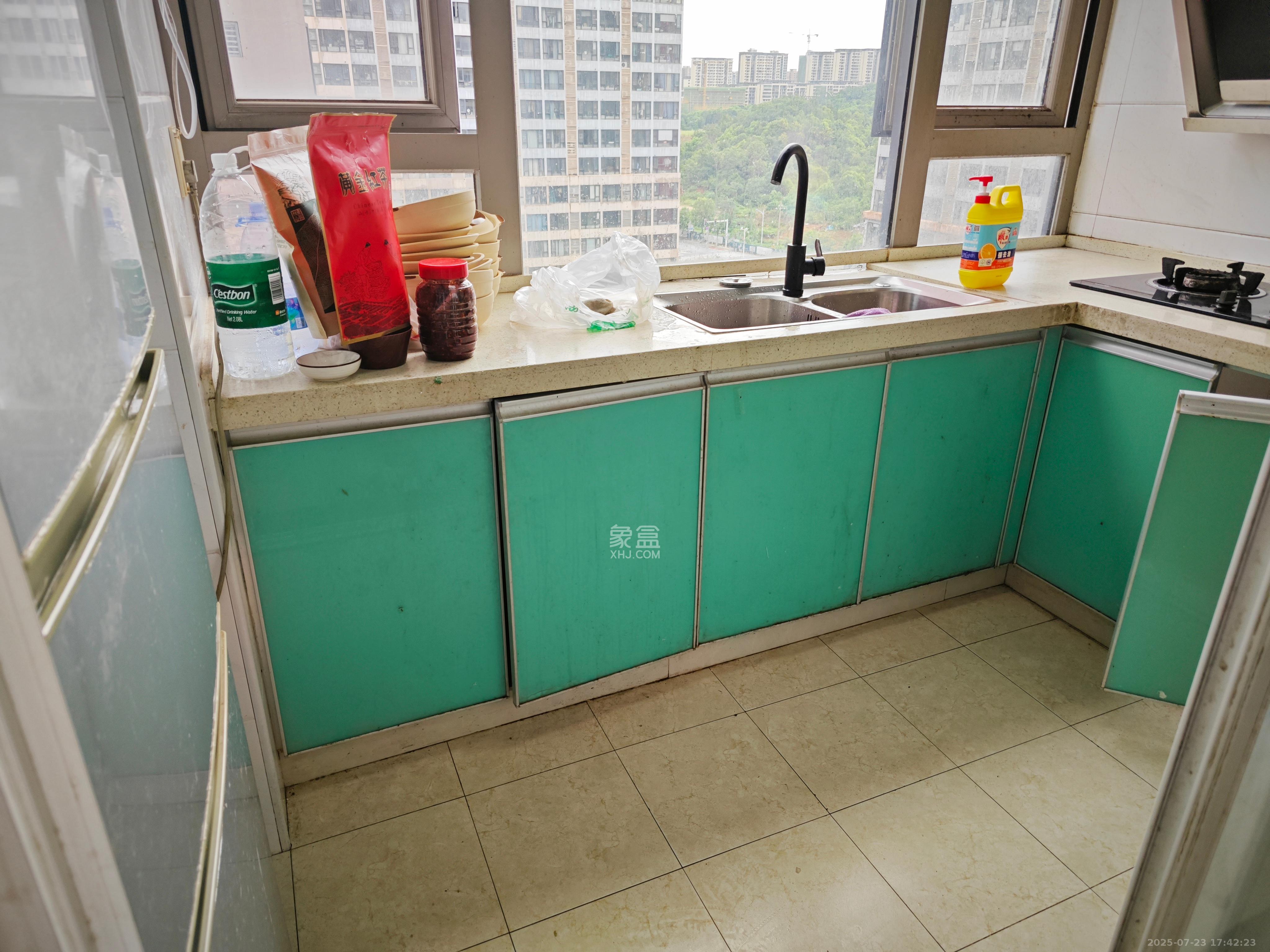 怡海星城 2室2厅1卫 1300.0元/月 怡海星城 2室2厅1卫 1300.0元/月室内图