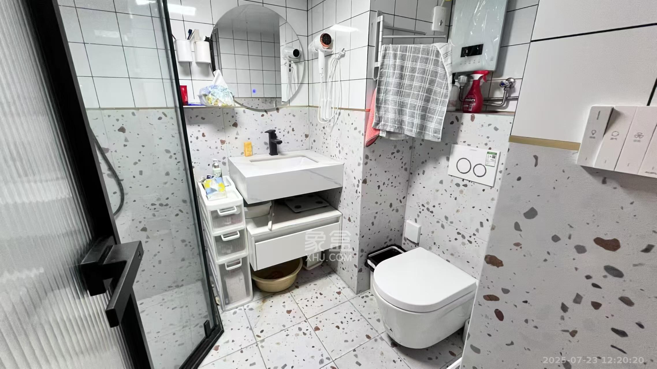 福晟翡翠湾  2室1厅1卫   2300.00元/月室内图