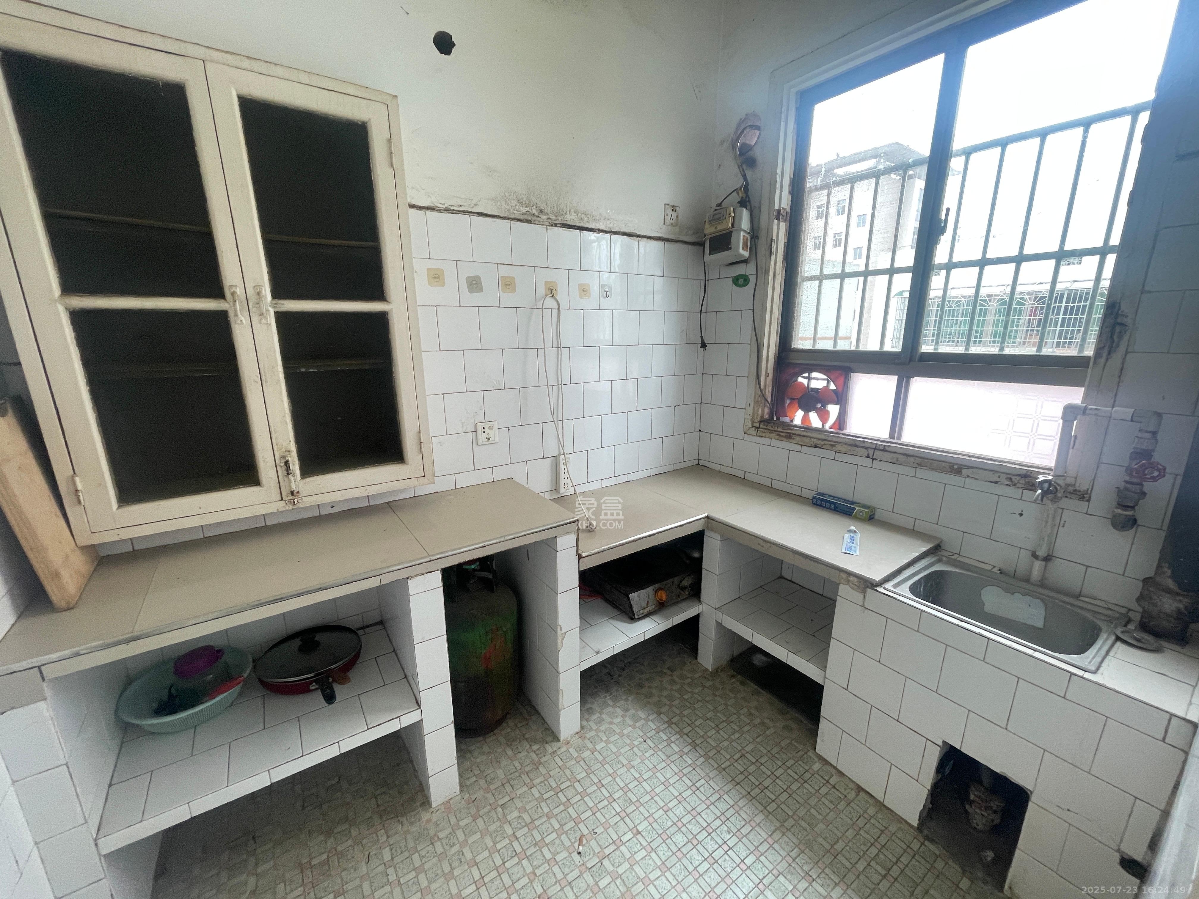 英才园二片 2室2厅1卫 1300.0元/月 英才园二片 2室2厅1卫 1300.0元/月室内图