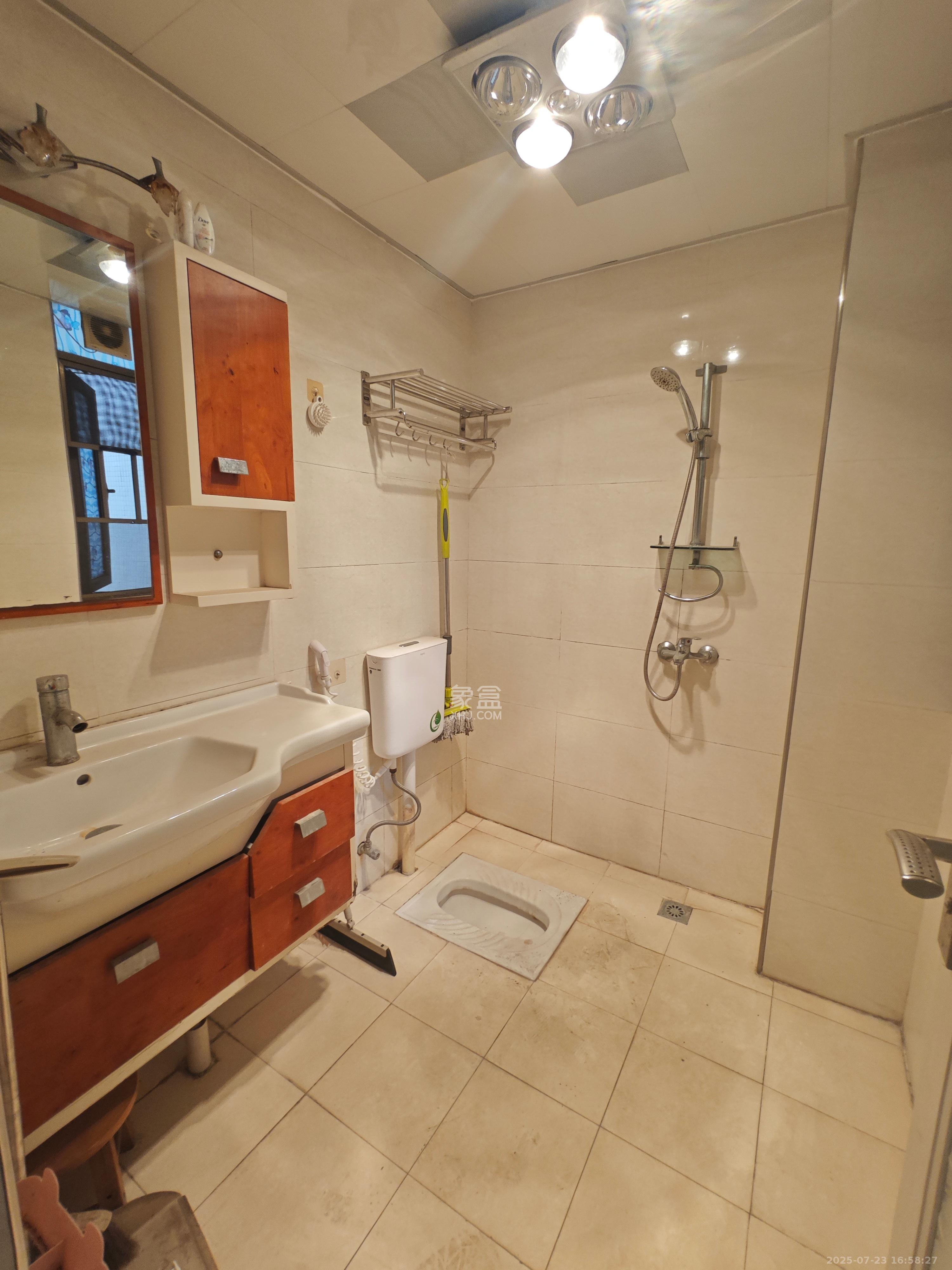 长沙玫瑰园 3室2厅2卫 1800.0元/月 长沙玫瑰园 3室2厅2卫 1800.0元/月室内图