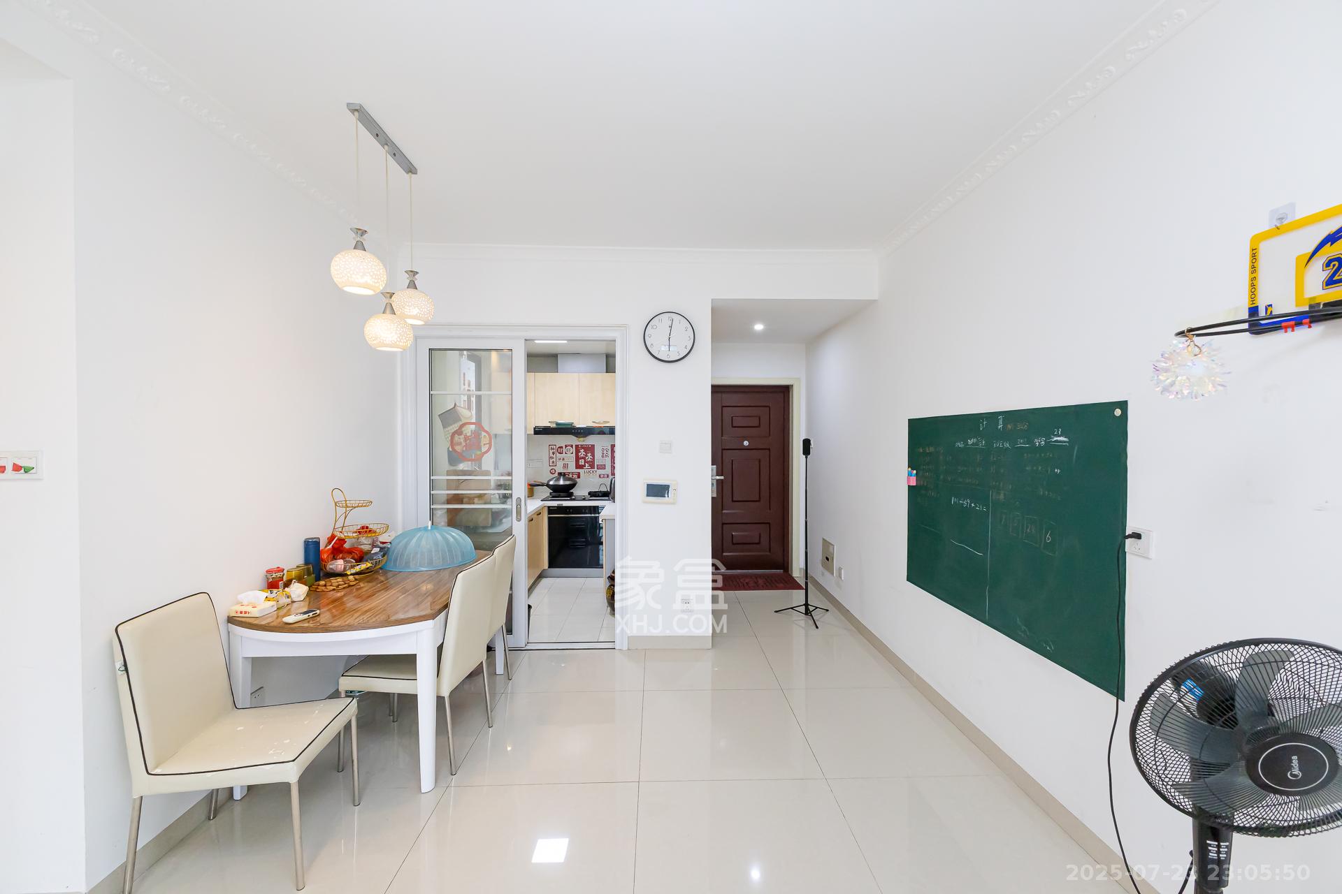 盛腾学林西岸  2室2厅1卫    55.0万 盛腾学林西岸  2室2厅1卫    55.0万客厅