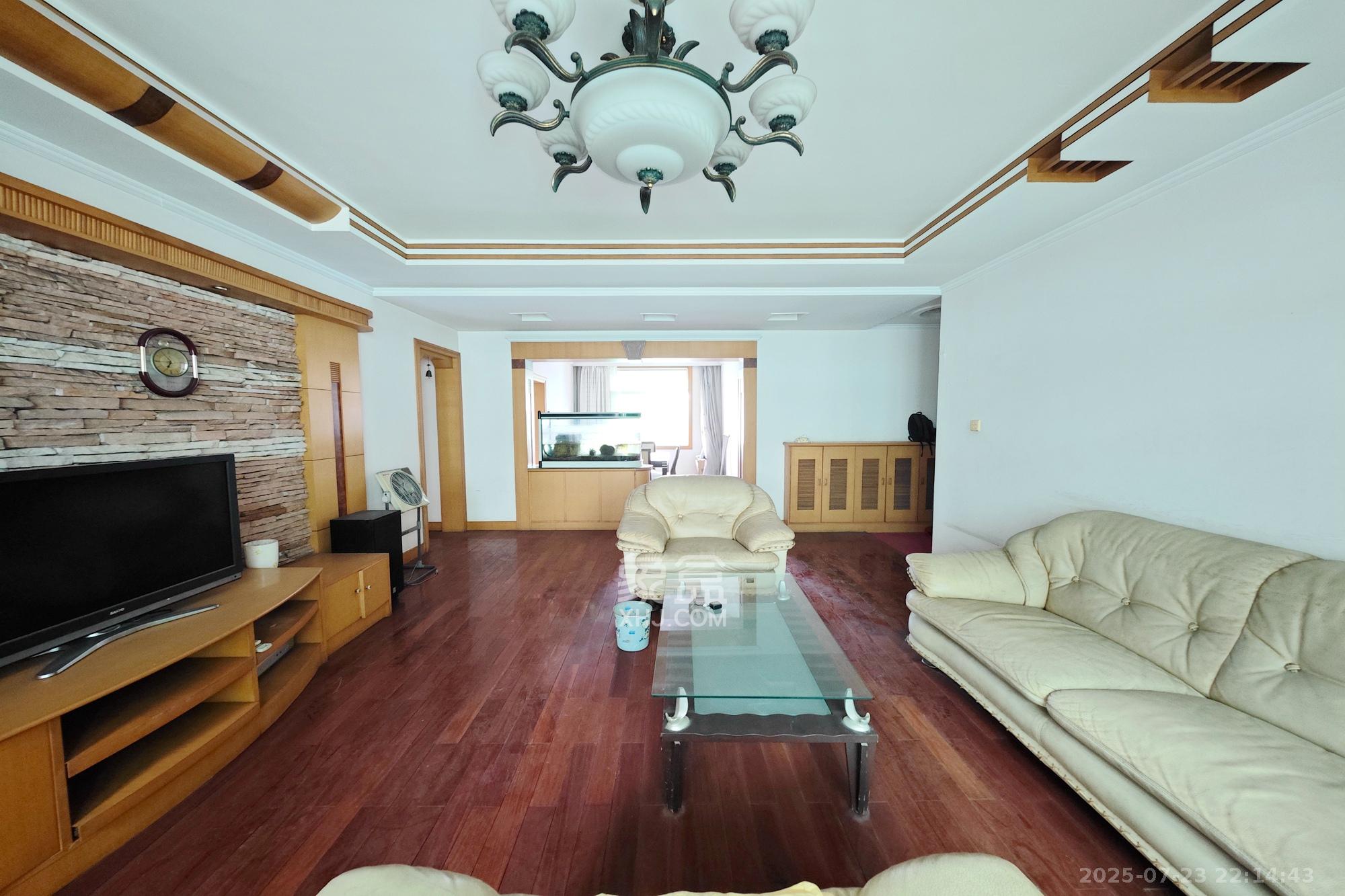 法官公寓 3室2厅2卫 88.0万 法官公寓 3室2厅2卫 88.0万客厅