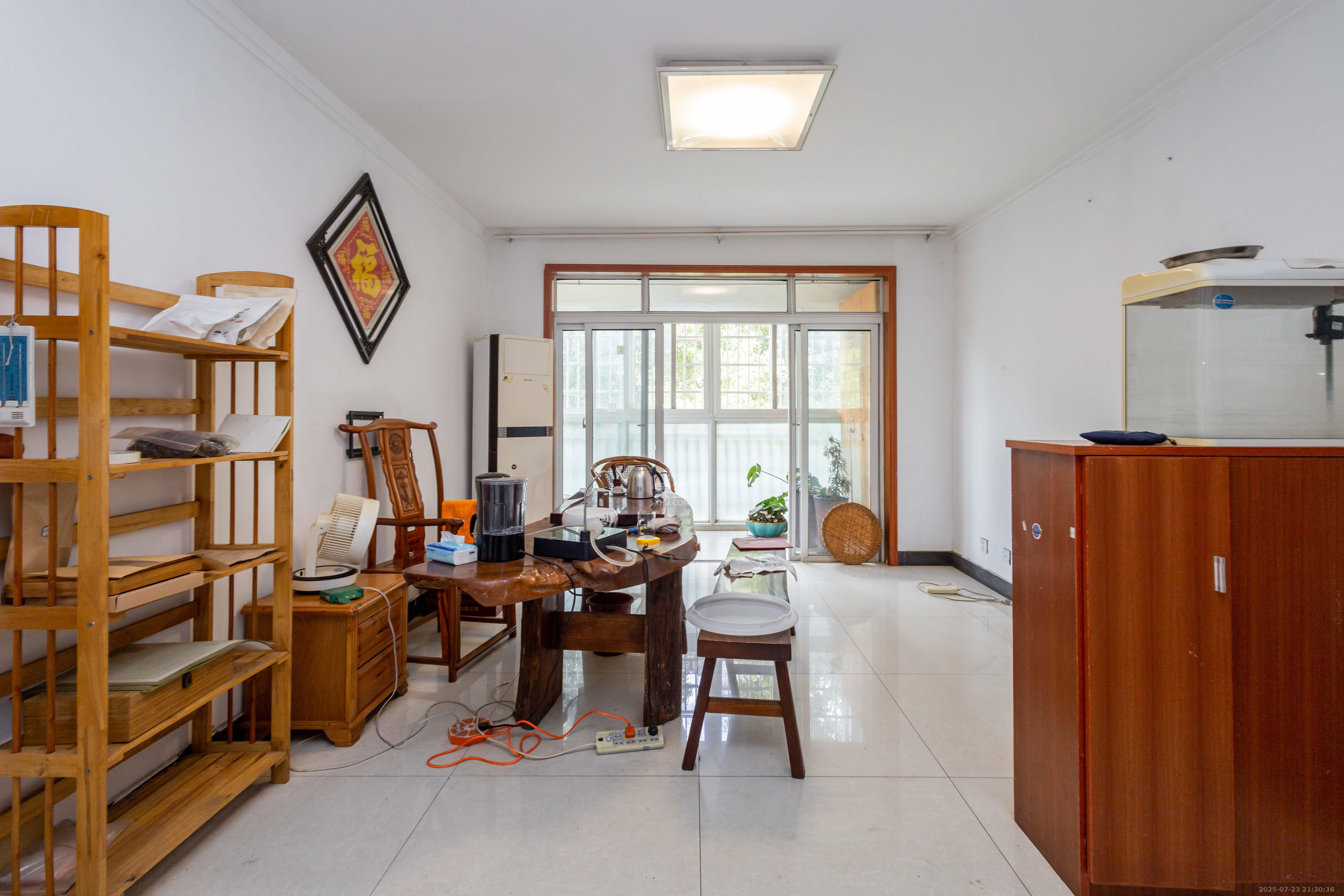 东岸锦城(东方人家)  3室2厅1卫   52.00万 东岸锦城(东方人家)  3室2厅1卫   52.00万客厅