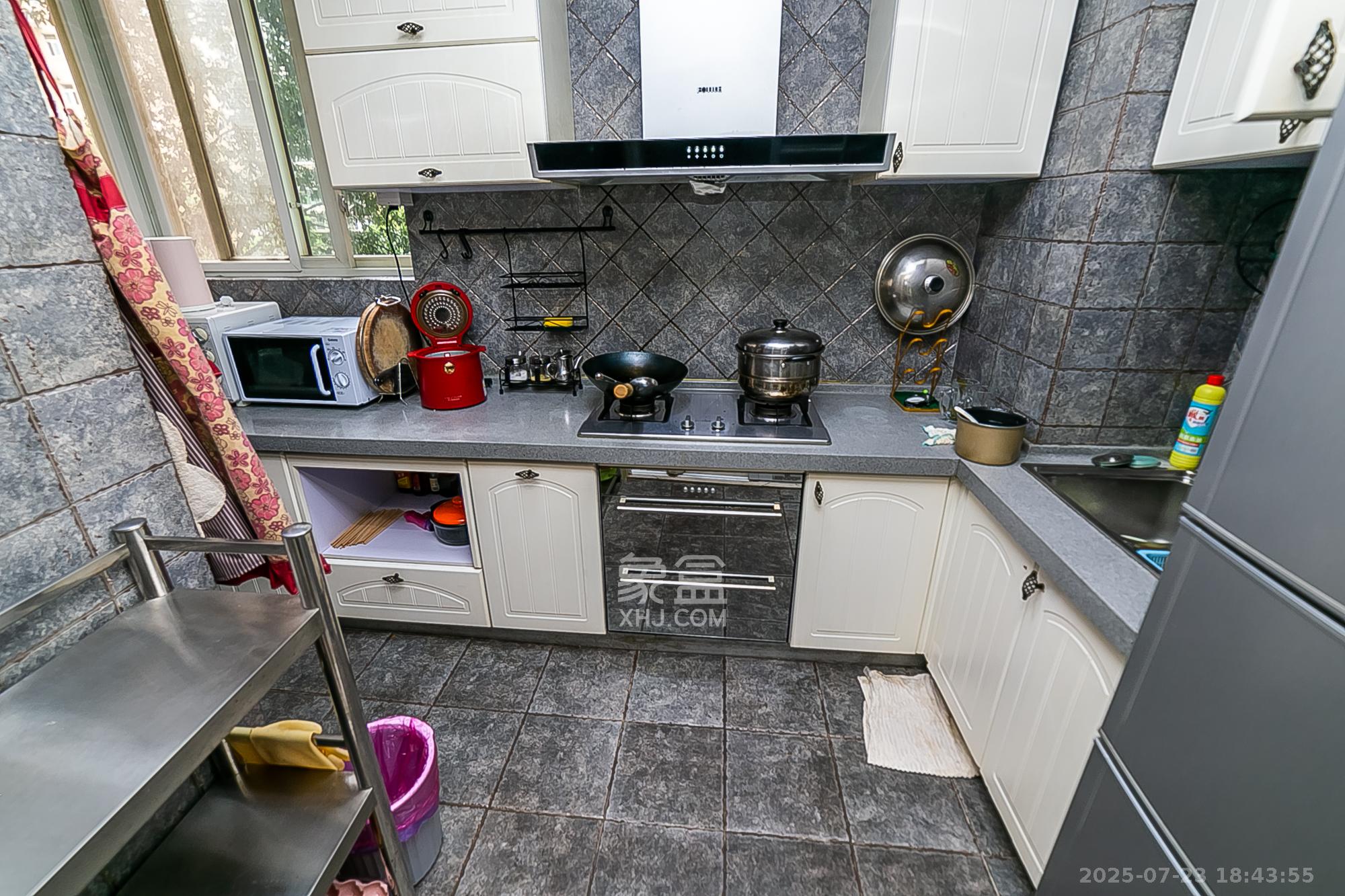 金碧文华 3室2厅1卫 88.0万 金碧文华 3室2厅1卫 88.0万厨房