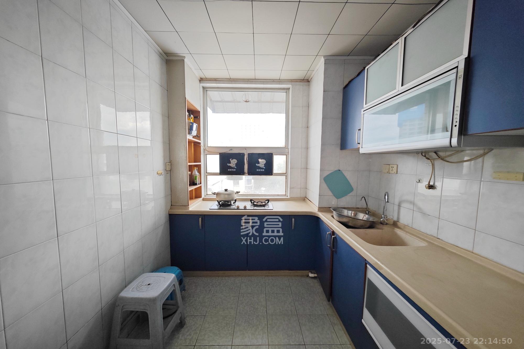 法官公寓 3室2厅2卫 88.0万 法官公寓 3室2厅2卫 88.0万厨房