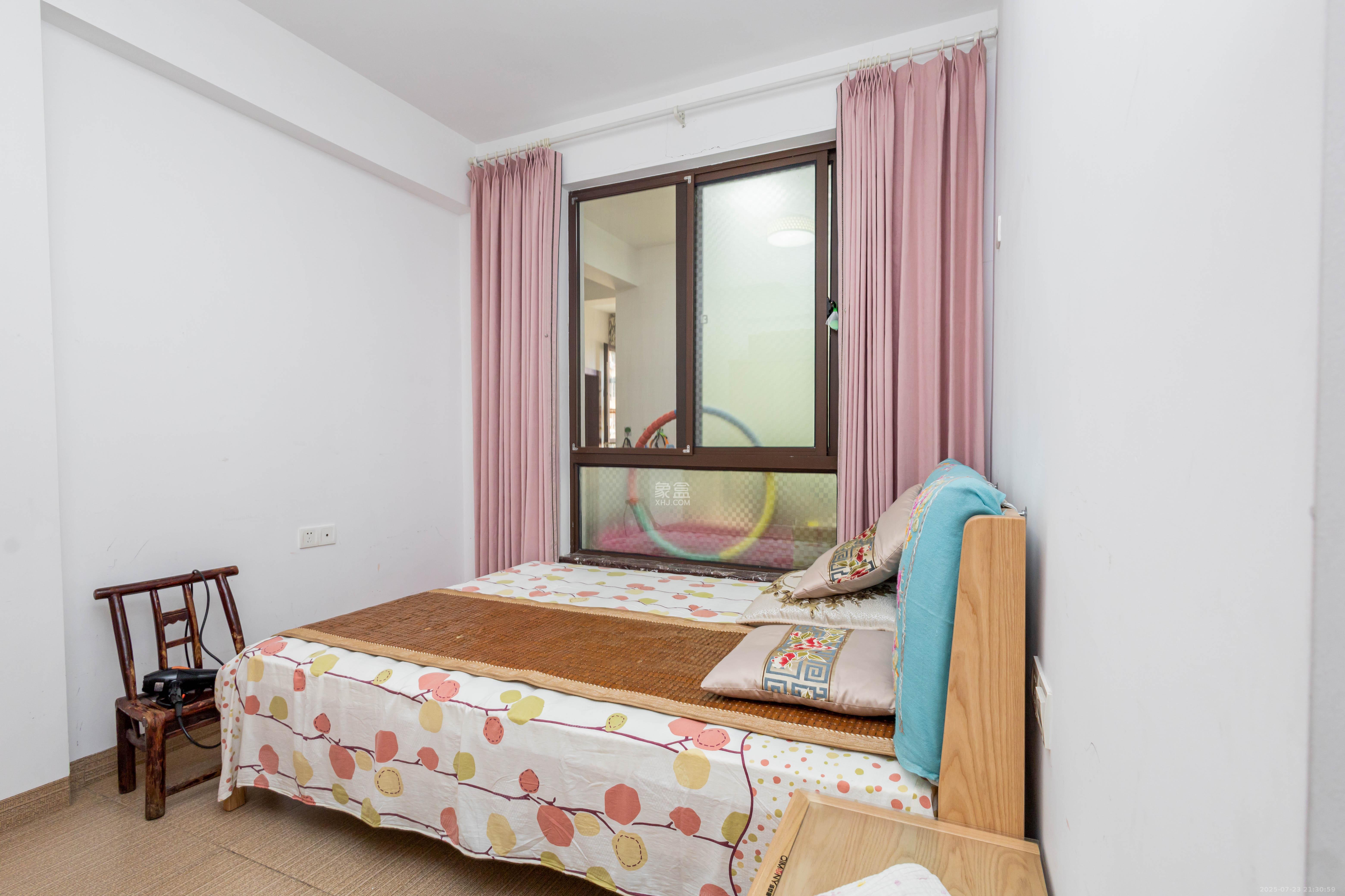 天园假日 4室2厅2卫 145.8万 天园假日 4室2厅2卫 145.8万卧室