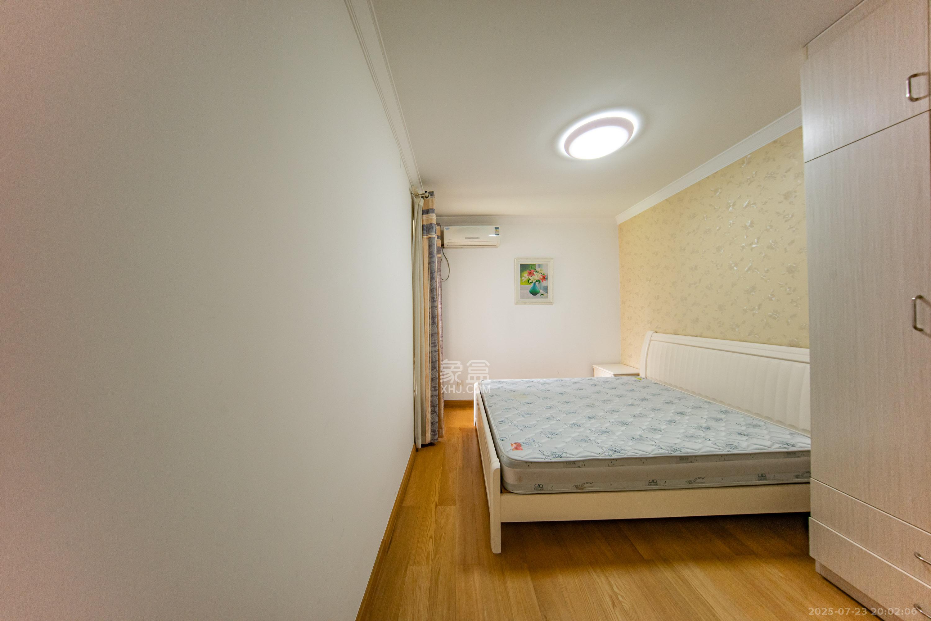 中海国际四期  3室2厅1卫    68.2万 中海国际四期  3室2厅1卫    68.2万卧室