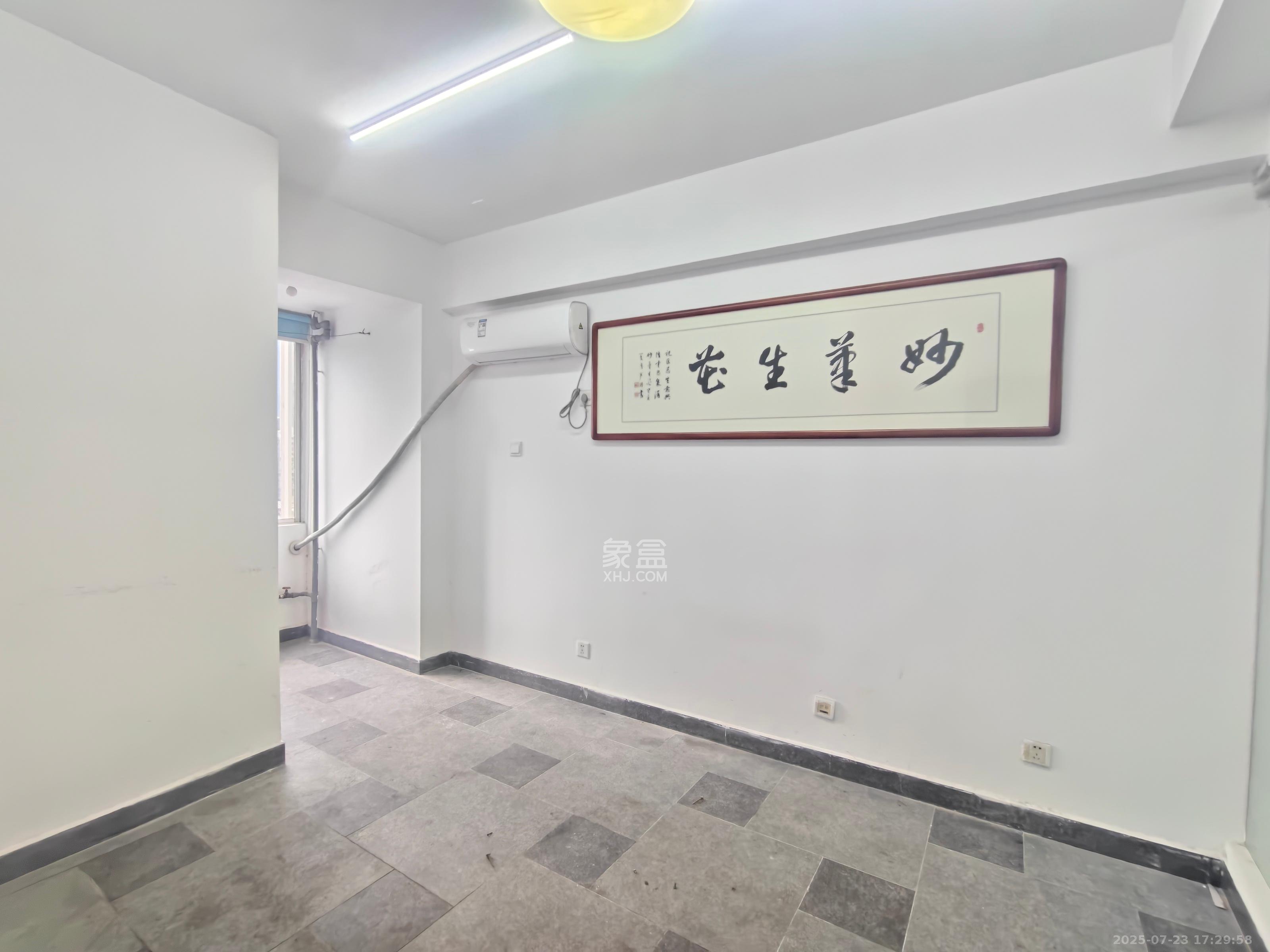 建鸿达现代城 2室1厅1卫 3300.0元/月 建鸿达现代城 2室1厅1卫 3300.0元/月室内图