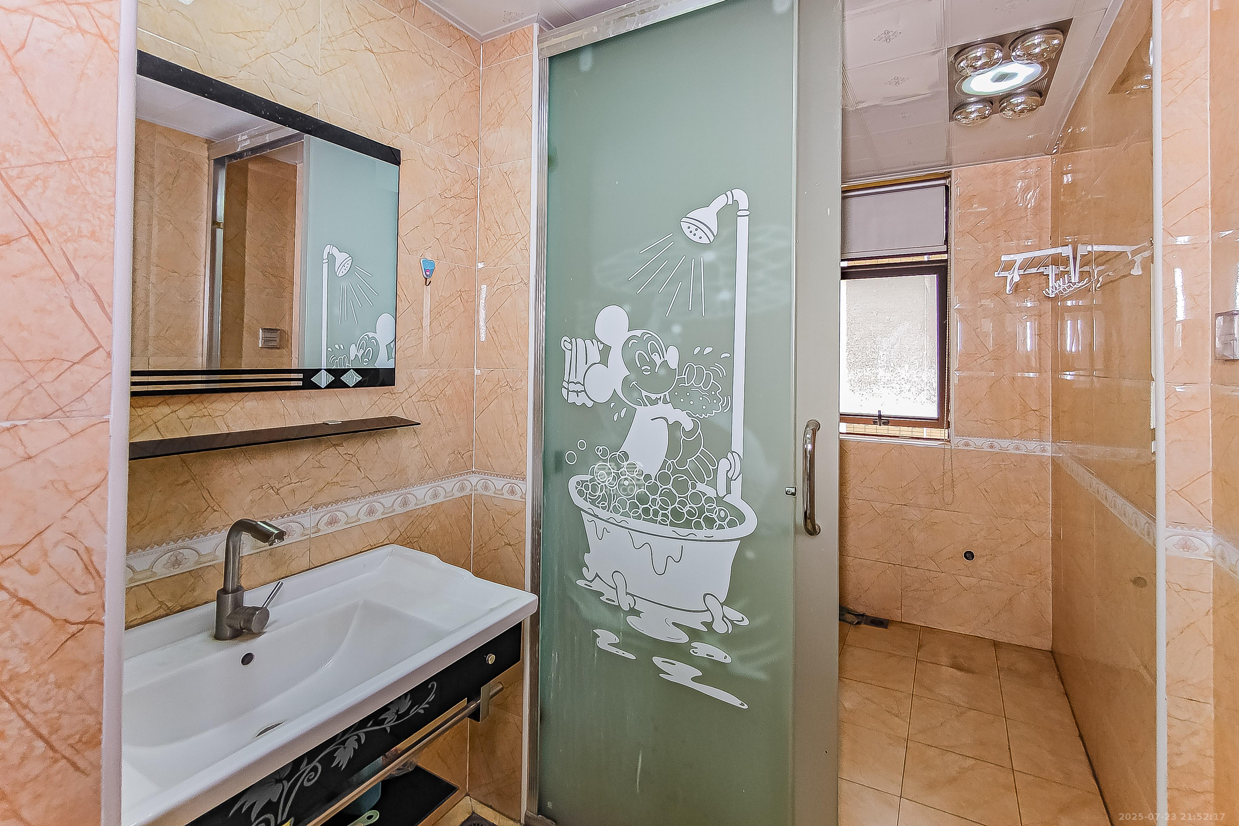 大鸿杰座  3室2厅2卫    137.8万 大鸿杰座  3室2厅2卫    137.8万卫生间