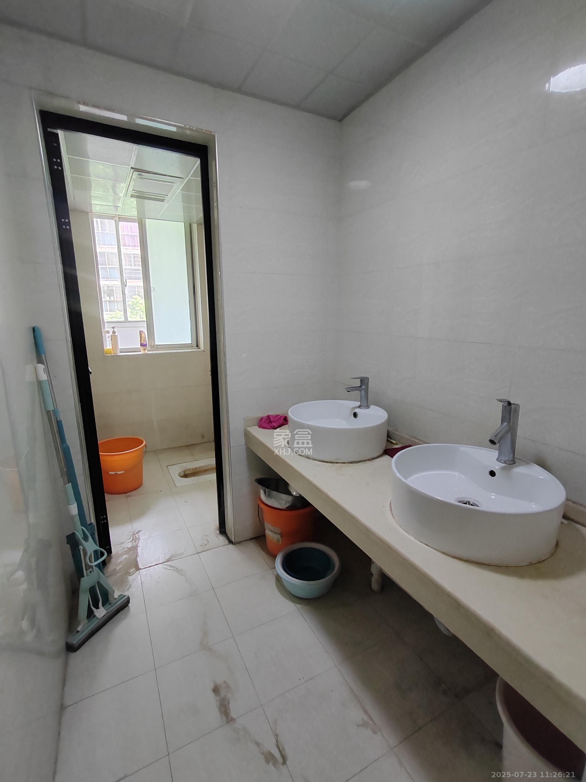 红树湾  3室2厅1卫   1700.00元/月室内图