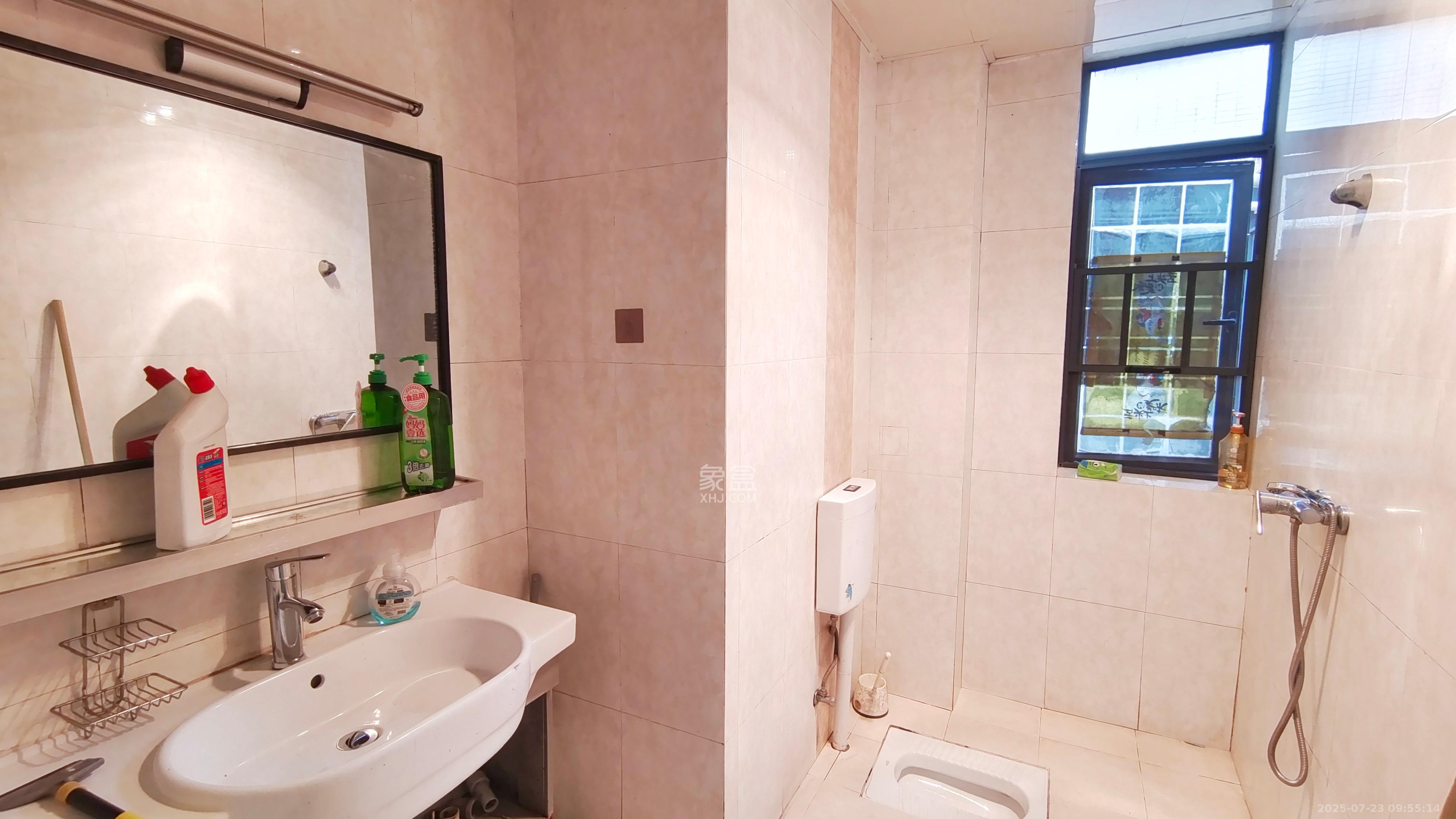 江河双水湾 3室2厅1卫 2500.0元/月 江河双水湾 3室2厅1卫 2500.0元/月室内图