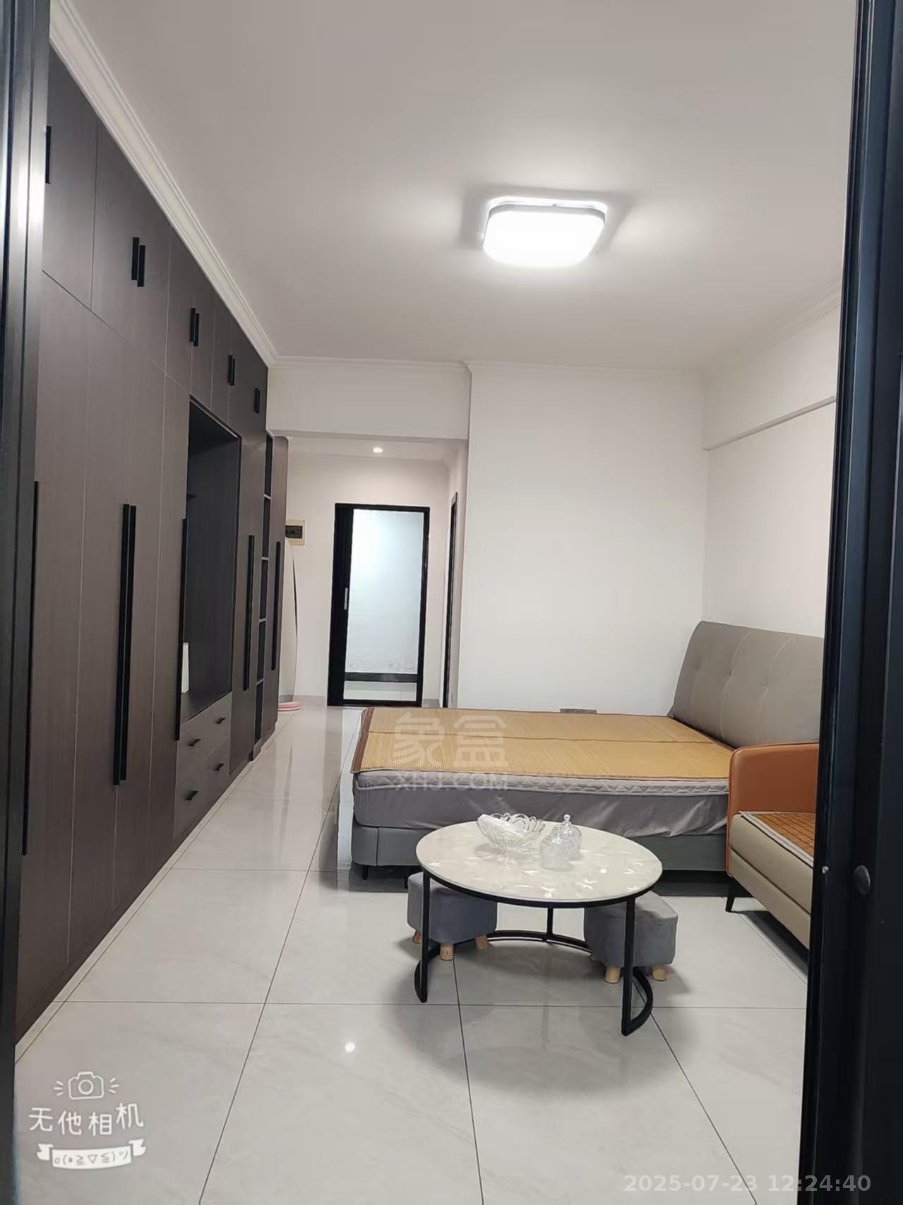 大地商业广场  1室1厅1卫    1400.0元/月 大地商业广场  1室1厅1卫    1400.0元/月室内图