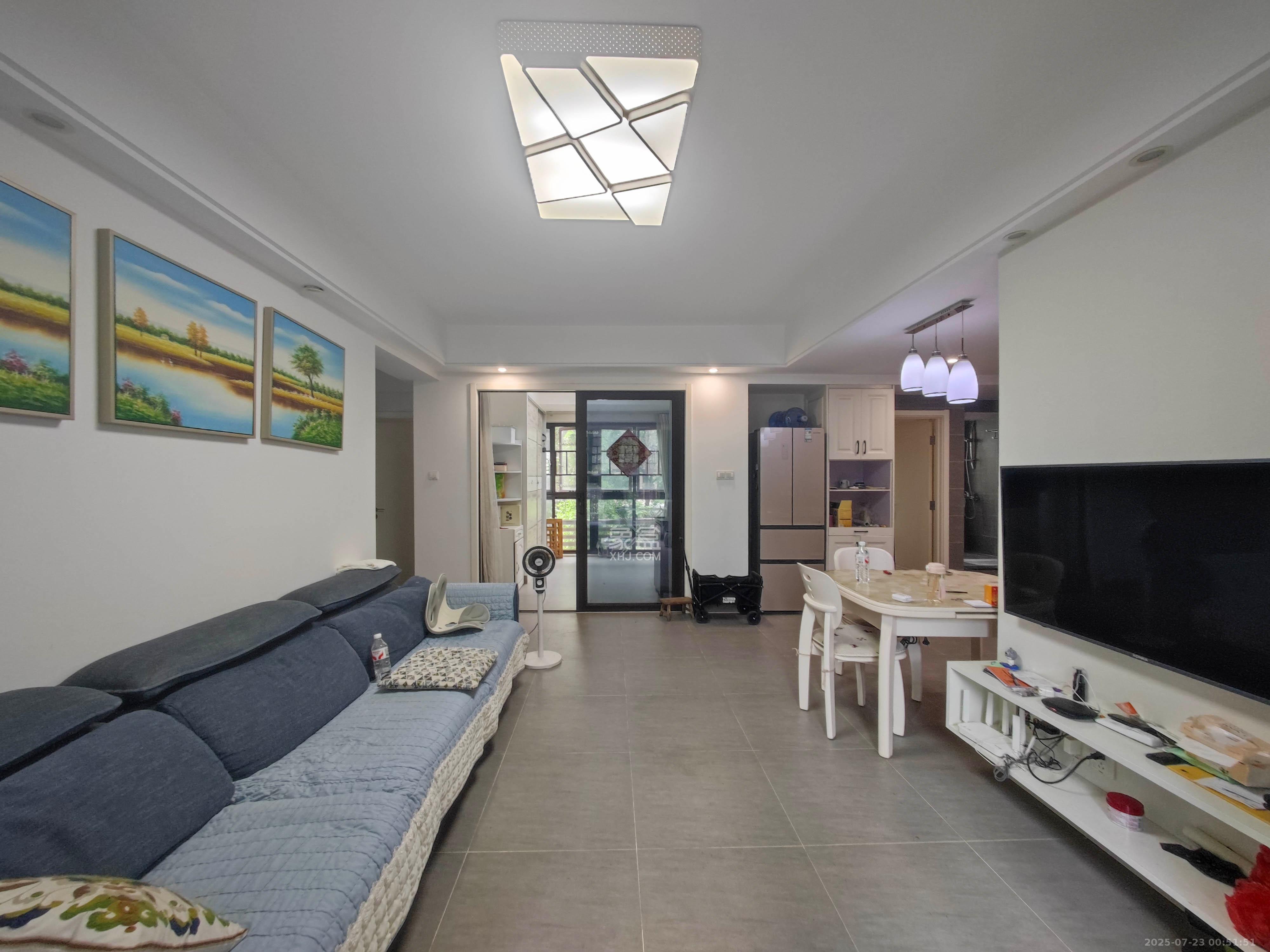 南城印象  3室2厅2卫    86.0万客厅