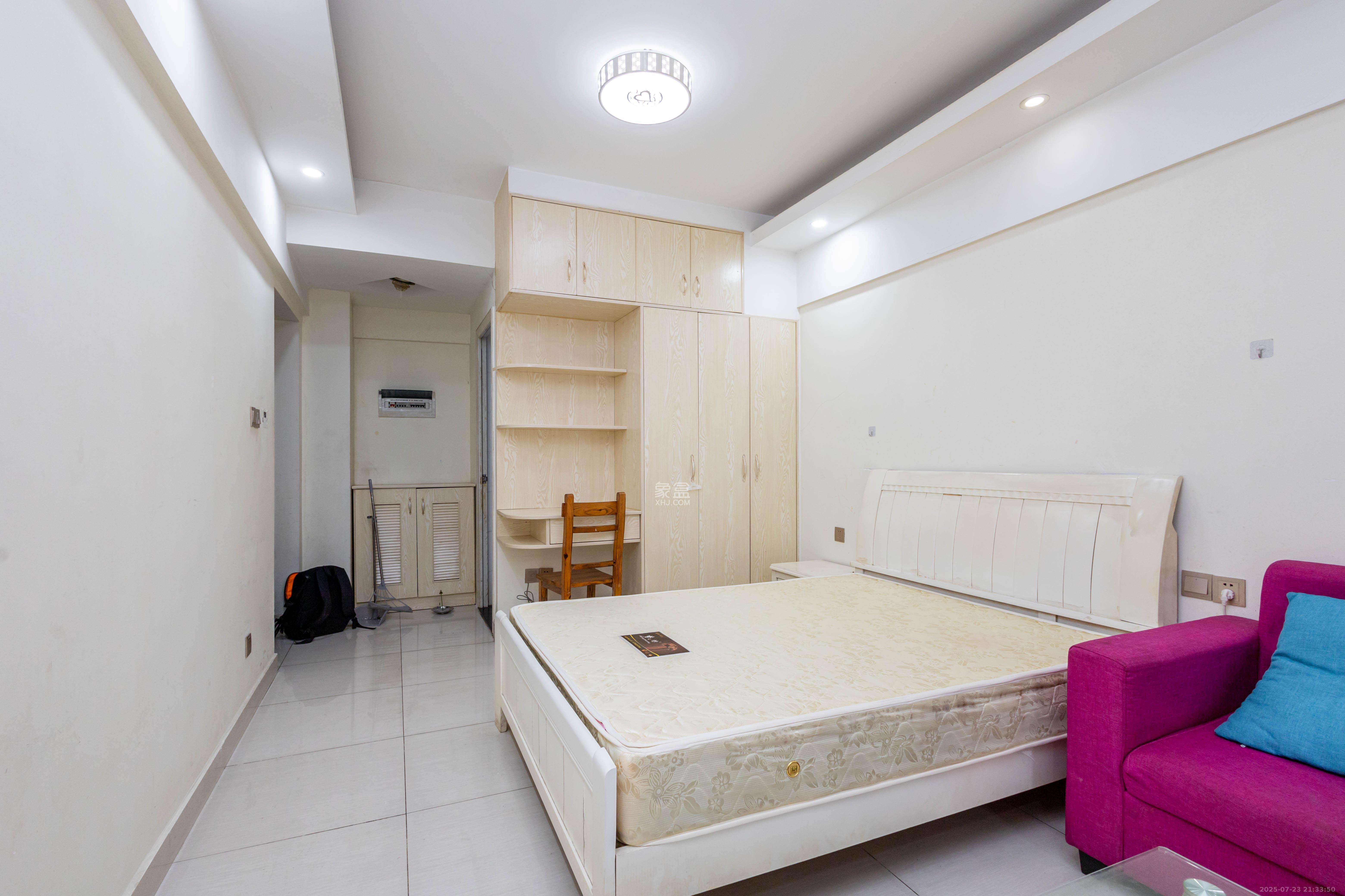 新远时代 1室1厅1卫 18.80万 新远时代 1室1厅1卫 18.80万客厅