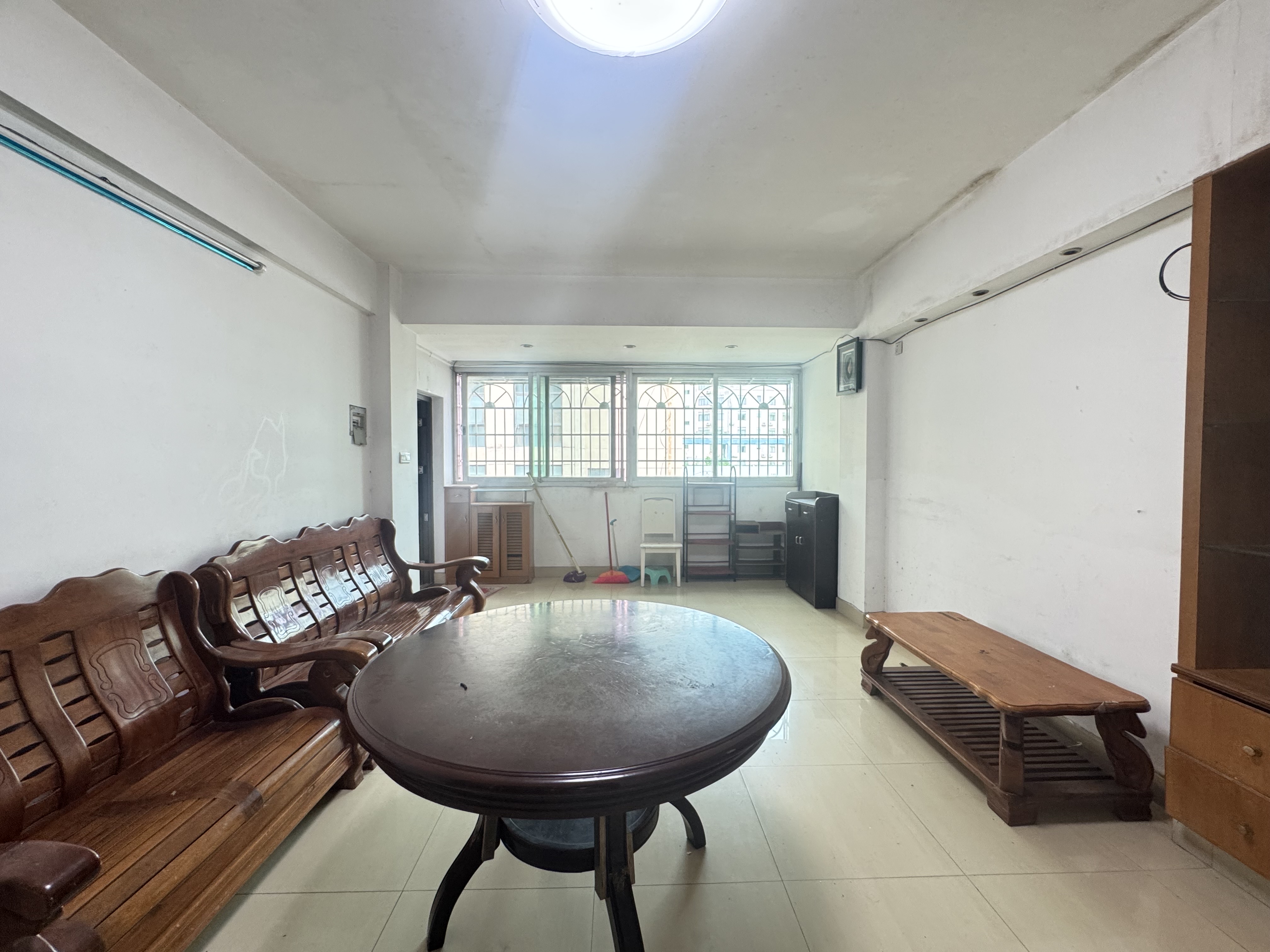 永旺商厦 3室2厅1卫 2000.0元/月 永旺商厦 3室2厅1卫 2000.0元/月室内图