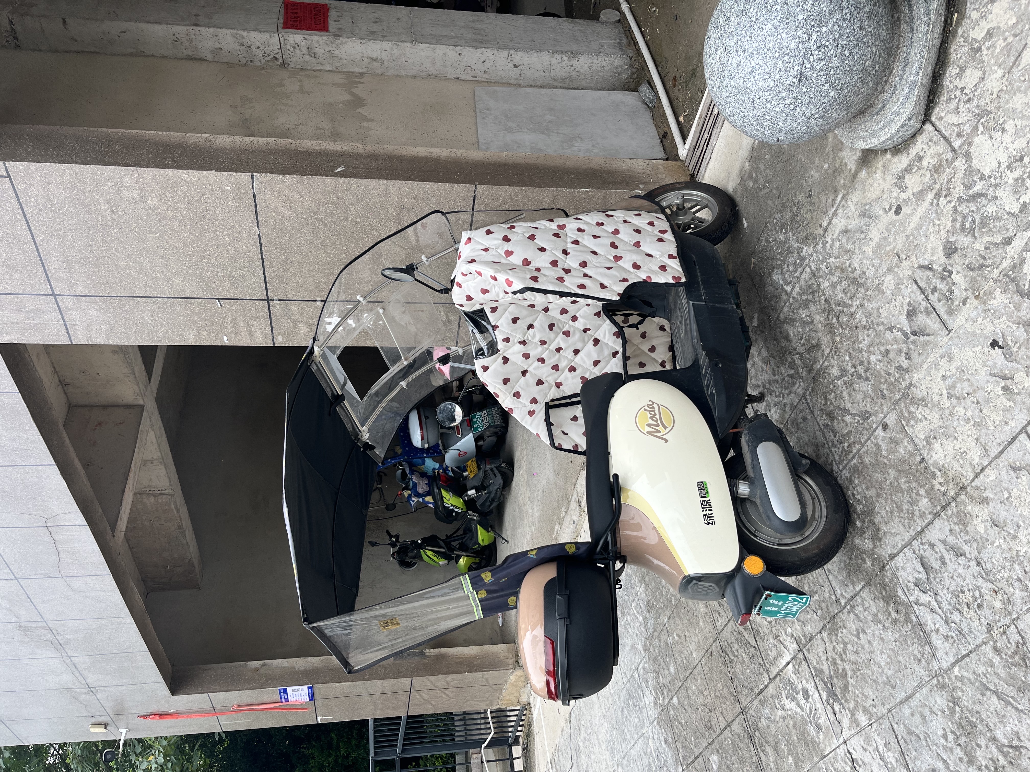 金兰湾商住小区   90.0㎡      9500.0元/月室内图