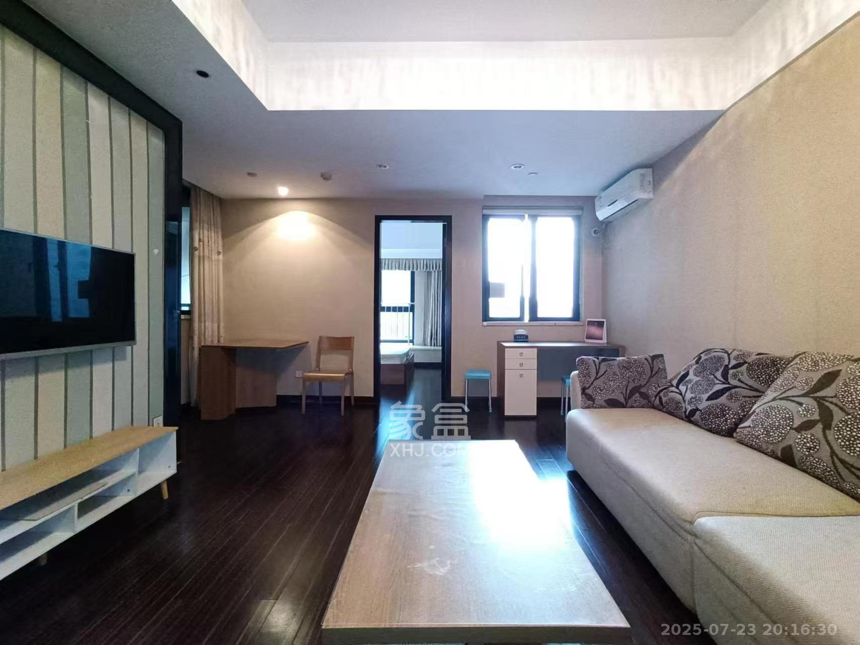 德思勤城市广场(宝格丽公寓) 1室1厅1卫 2000.0元/月 德思勤城市广场(宝格丽公寓) 1室1厅1卫 2000.0元/月室内图