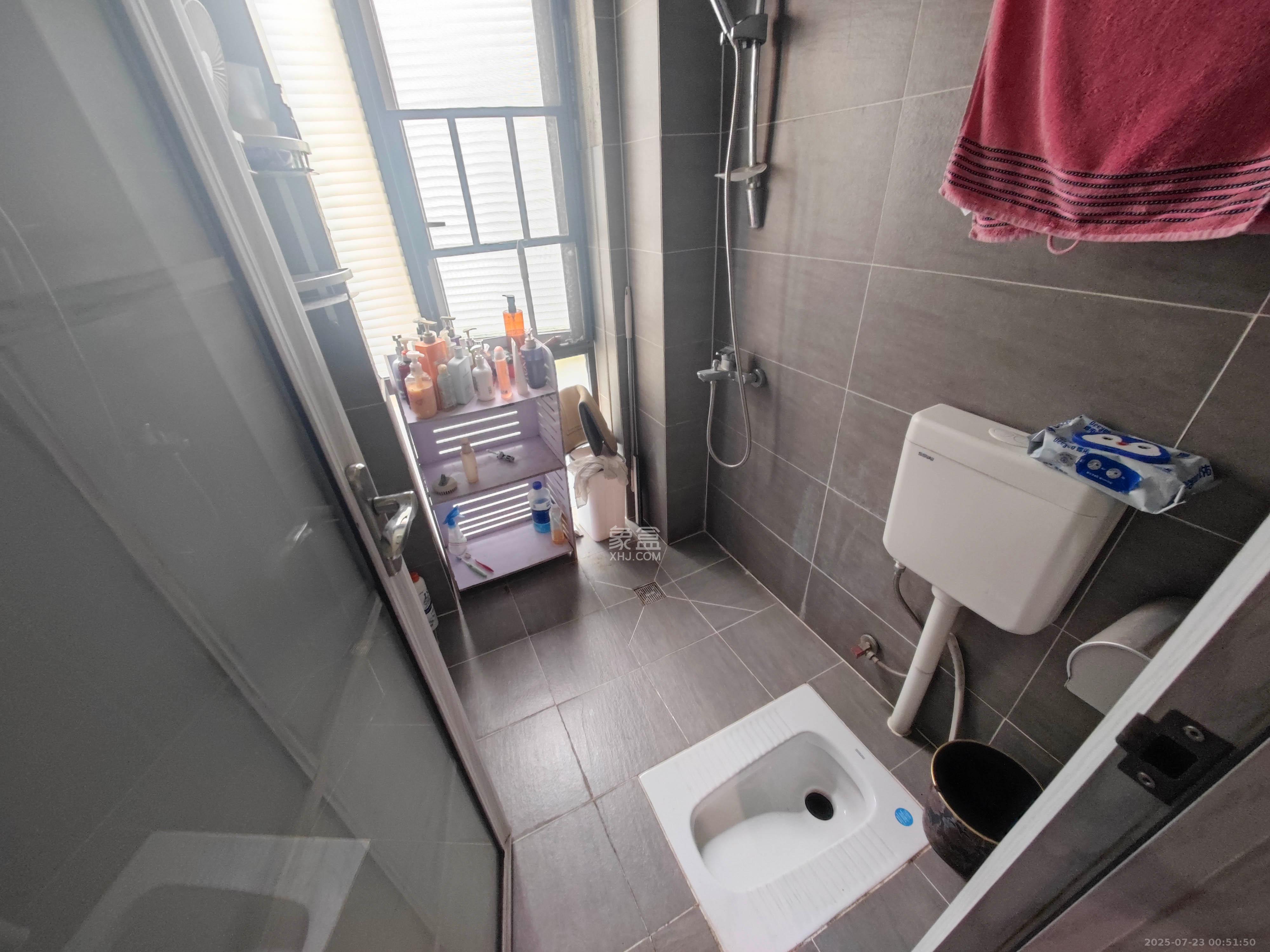 南城印象  3室2厅2卫    86.0万卫生间